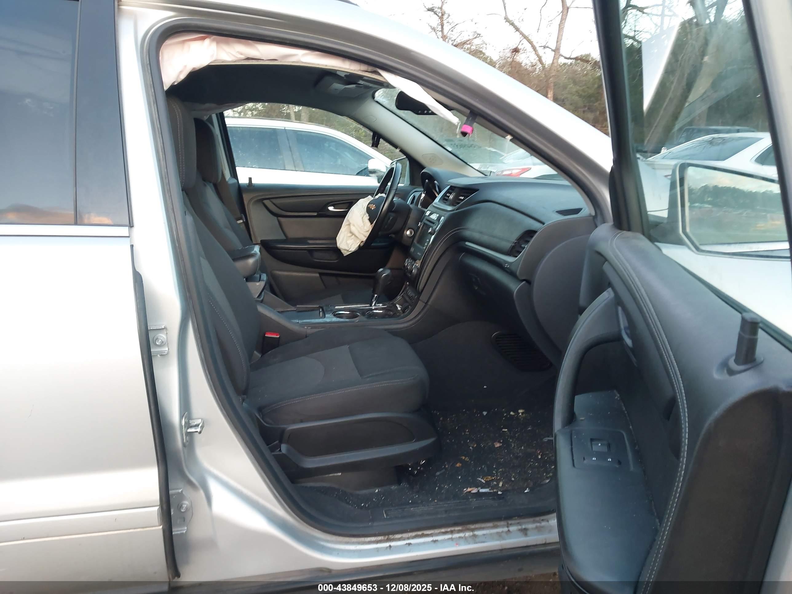 CHEVROLET TRAVERSE image 5