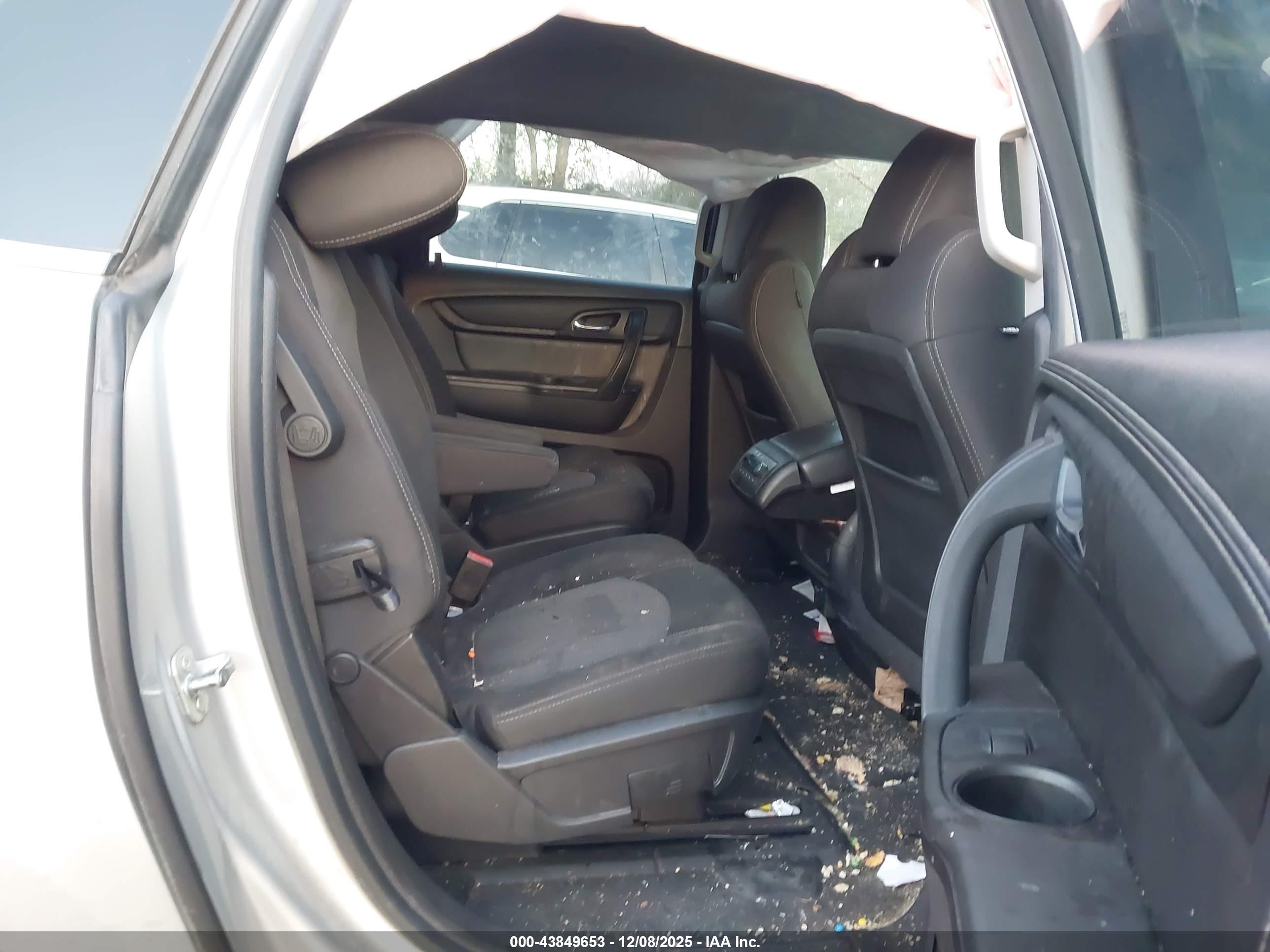 CHEVROLET TRAVERSE image 8