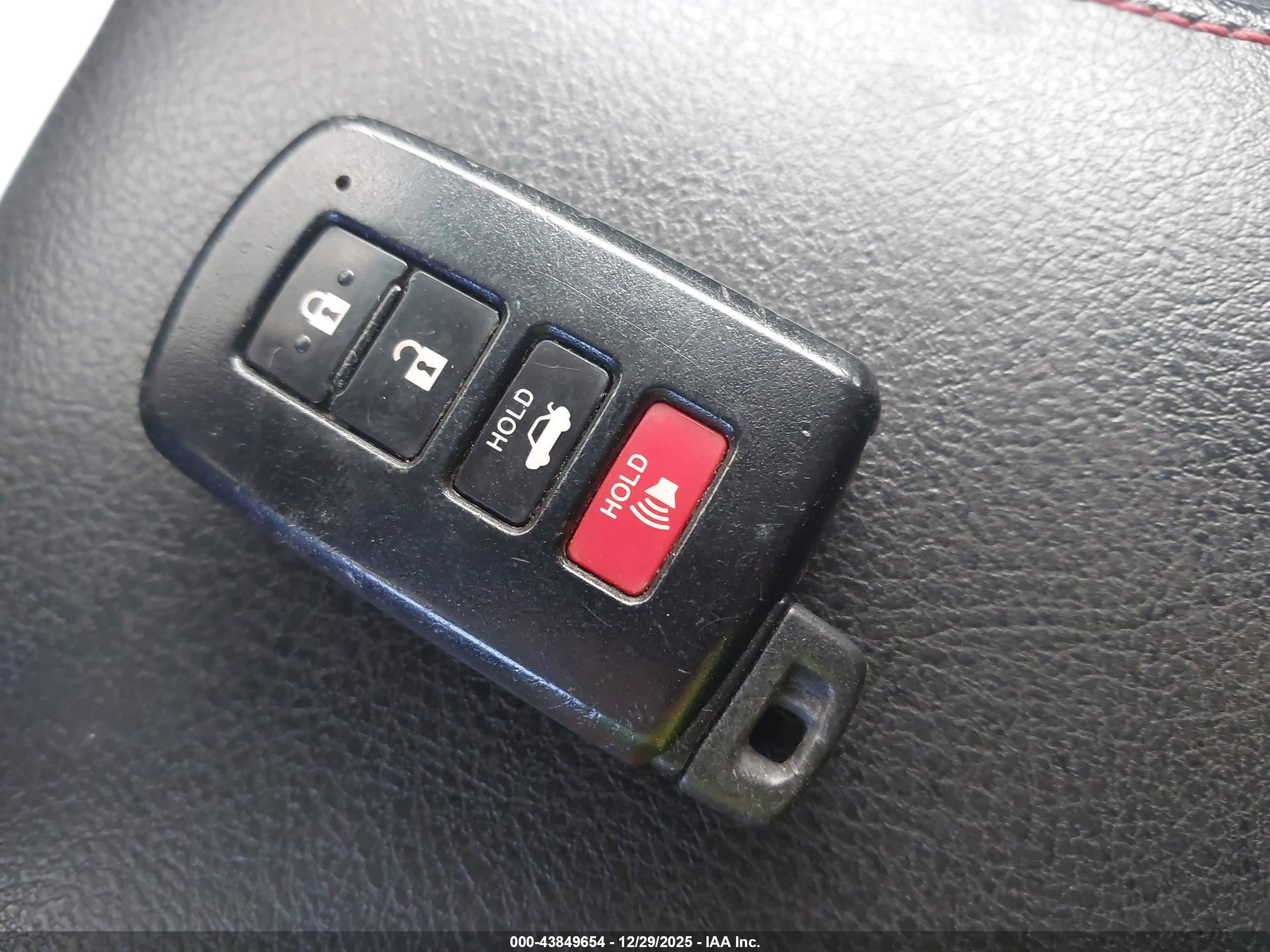 TOYOTA CAMRY image 11