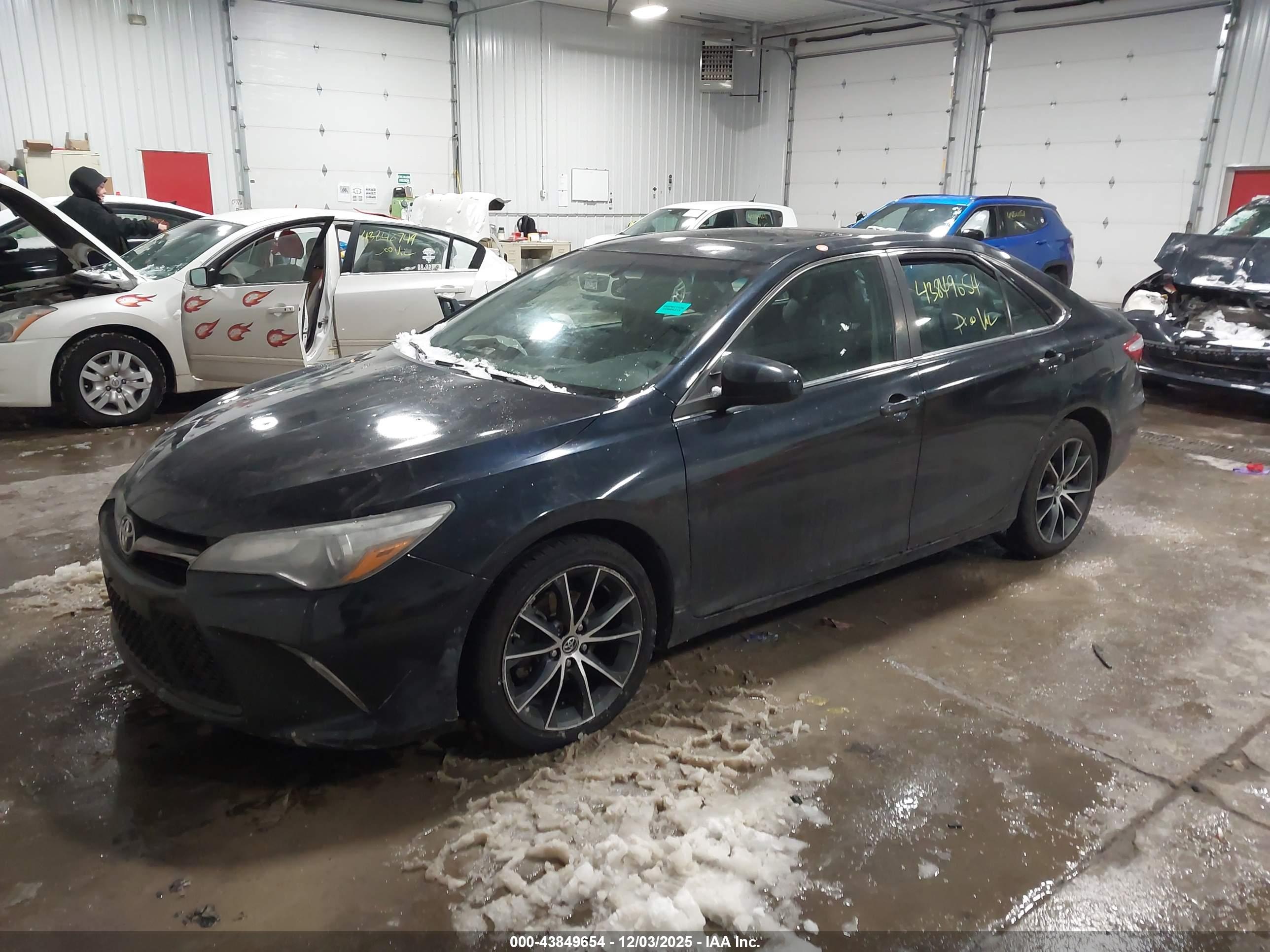 TOYOTA CAMRY image 2