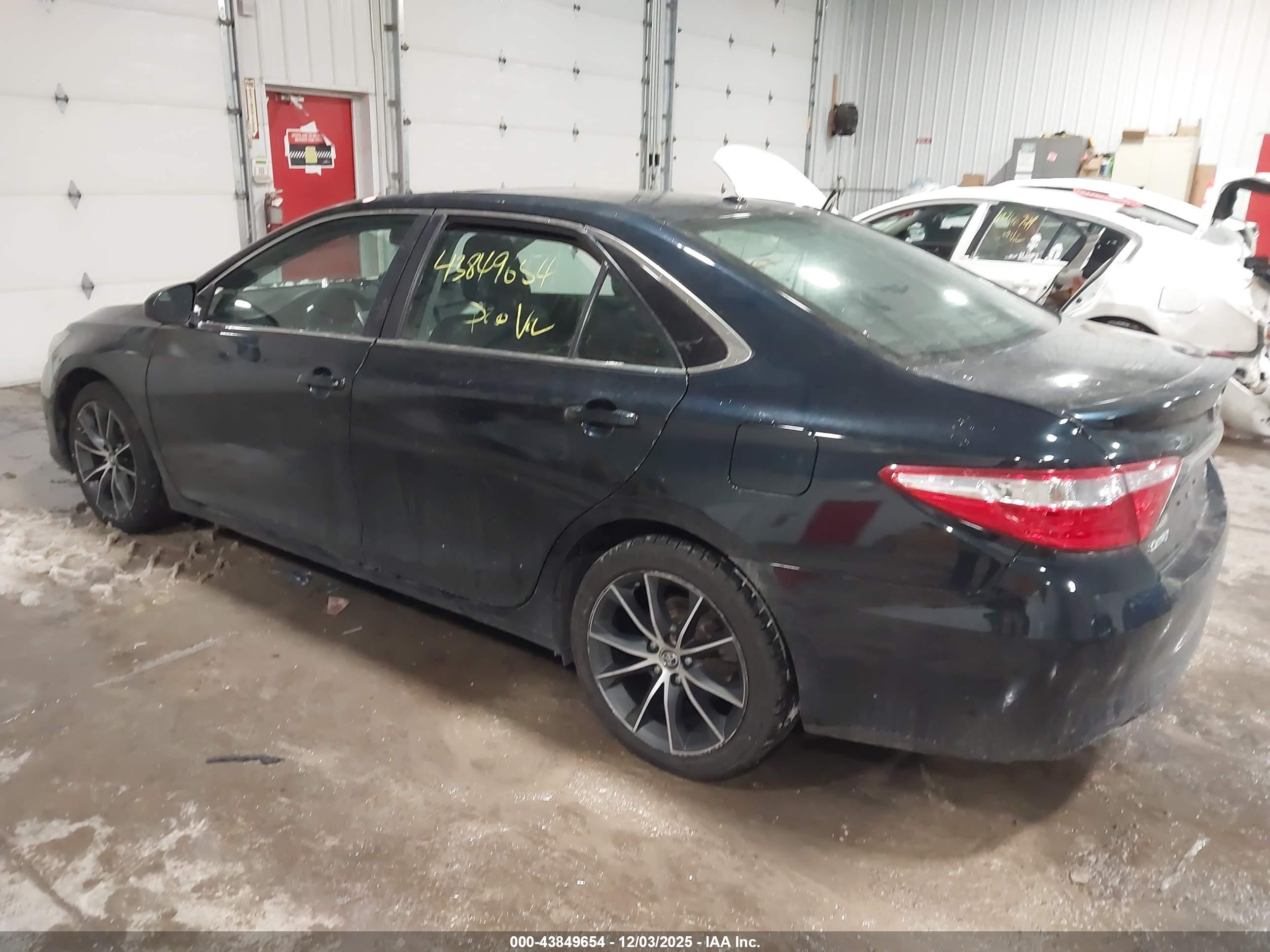 TOYOTA CAMRY image 3