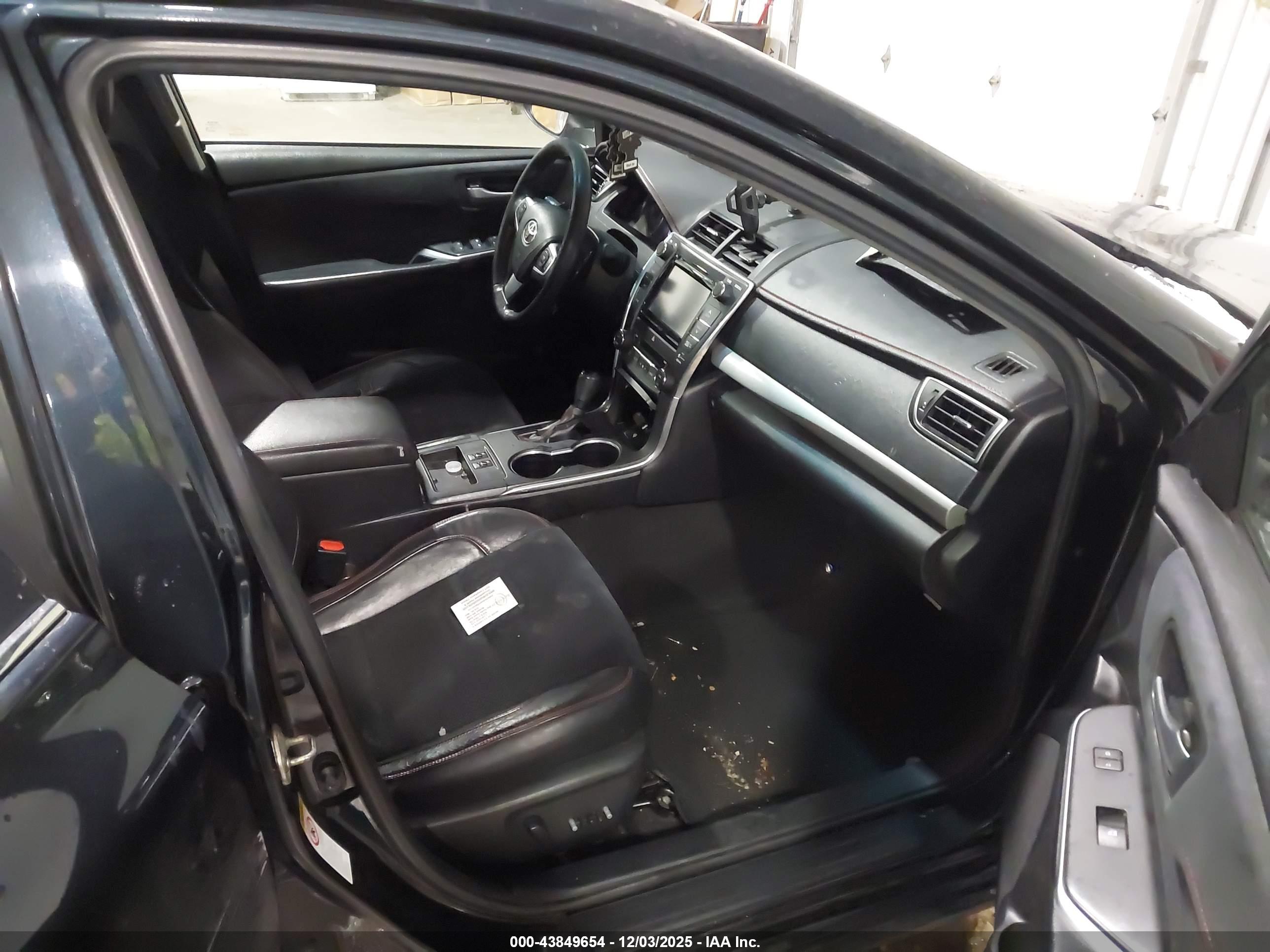 TOYOTA CAMRY image 5
