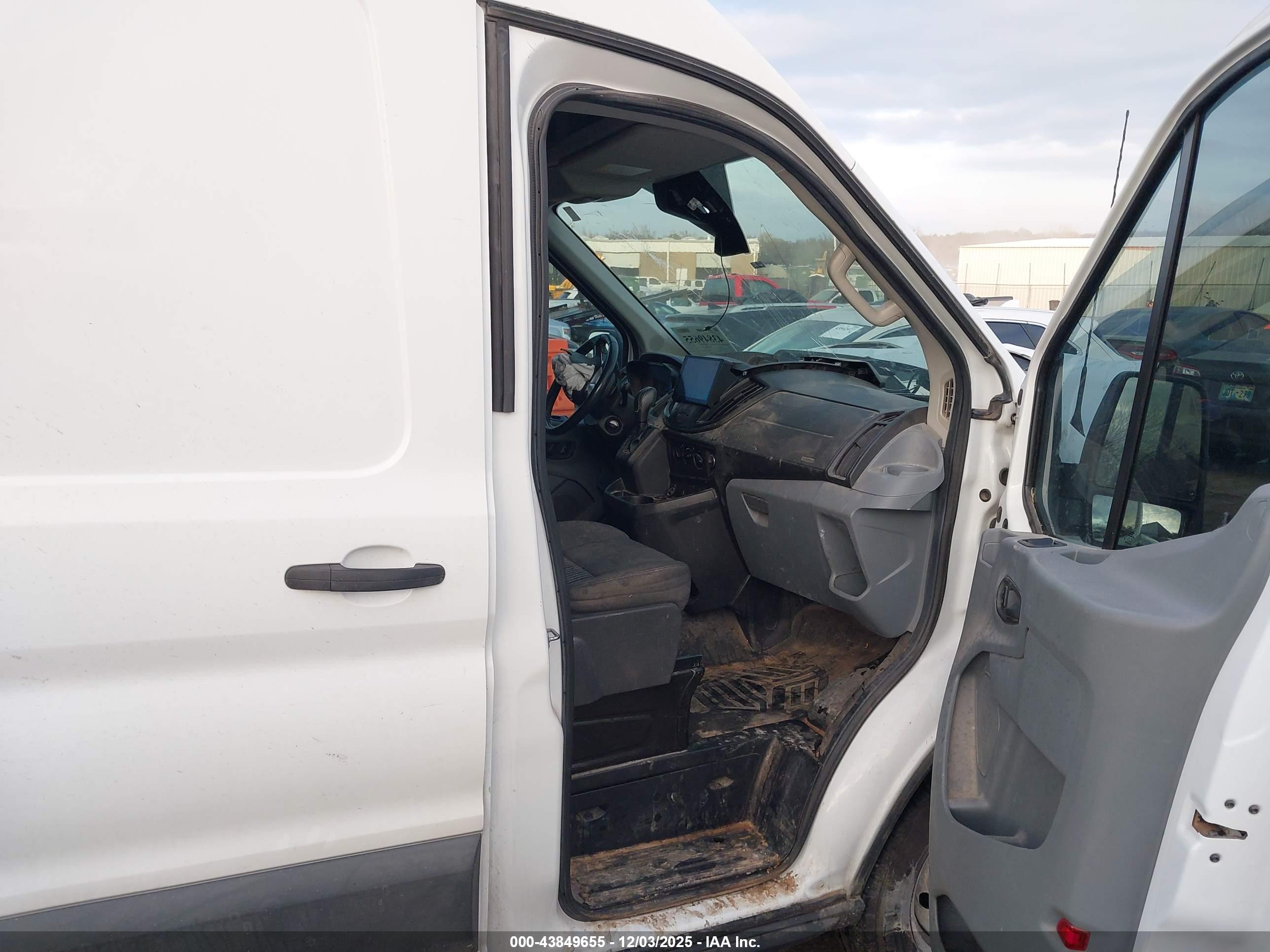 FORD TRANSIT-250 image 5