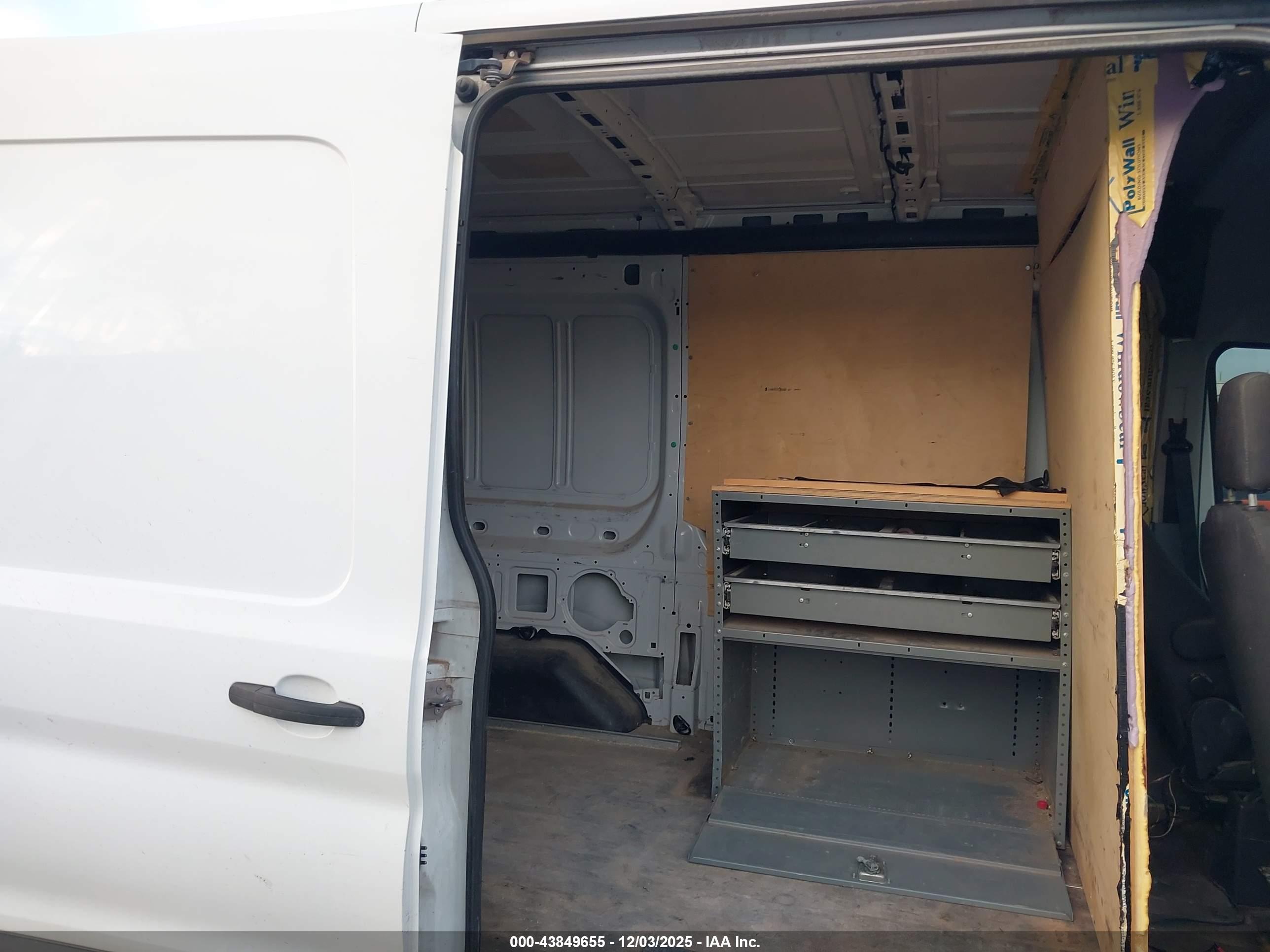 FORD TRANSIT-250 image 8