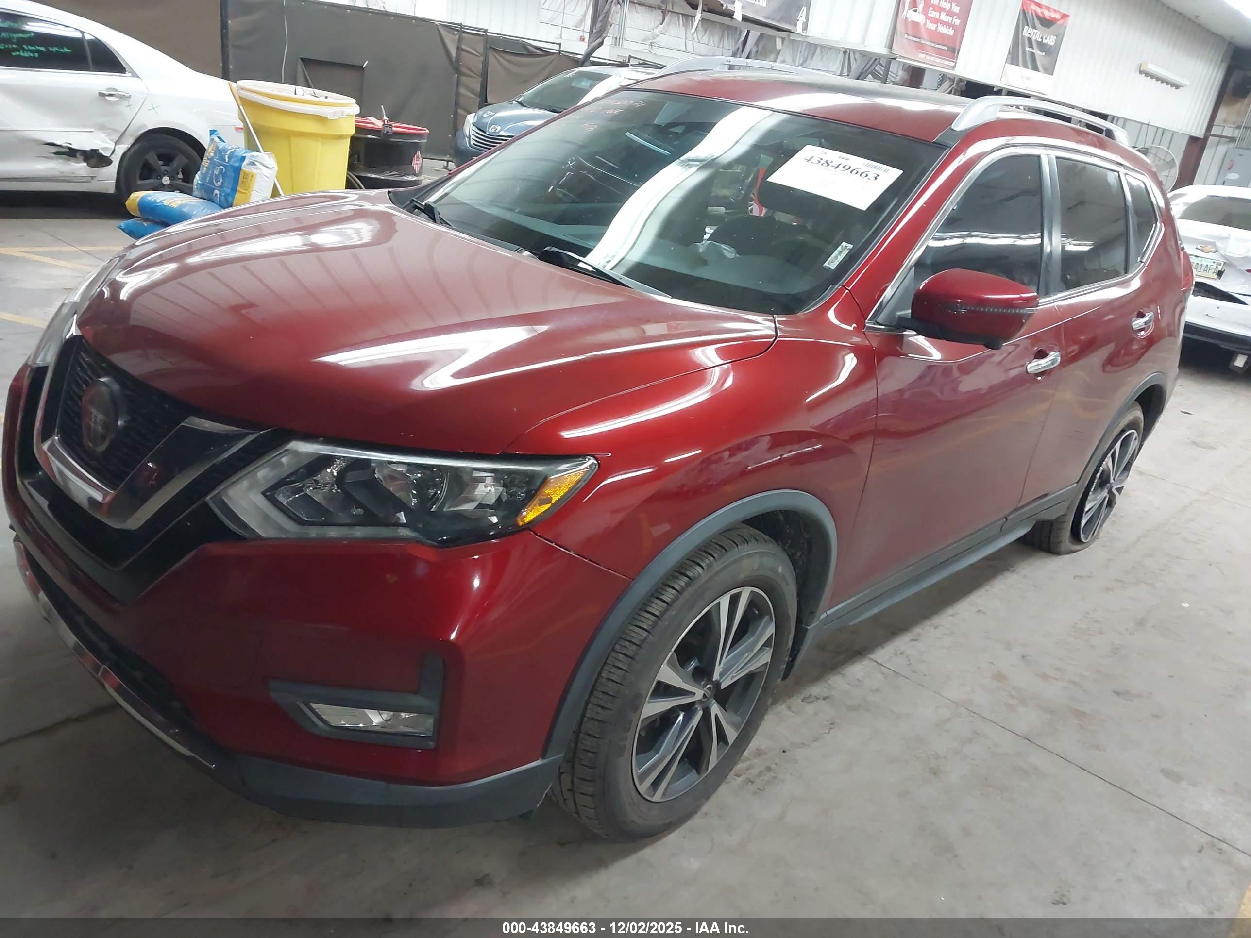 NISSAN ROGUE image 2