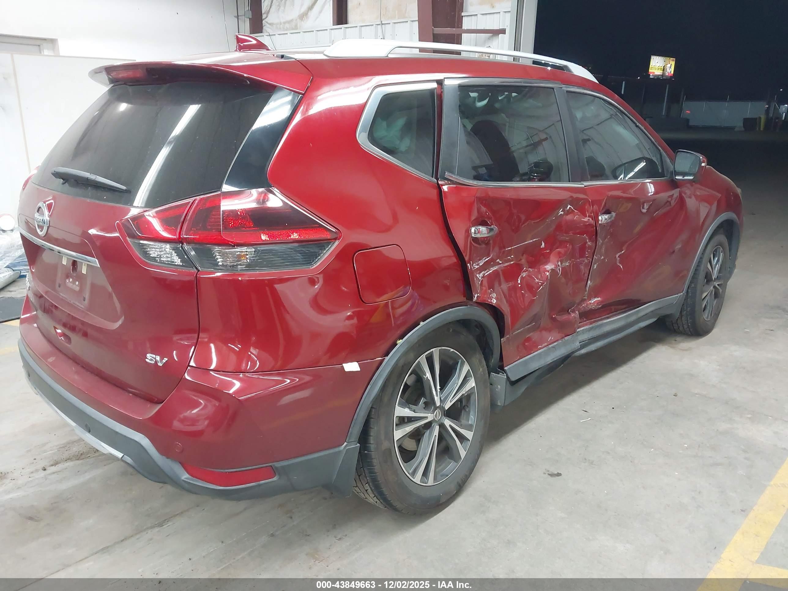 NISSAN ROGUE image 4