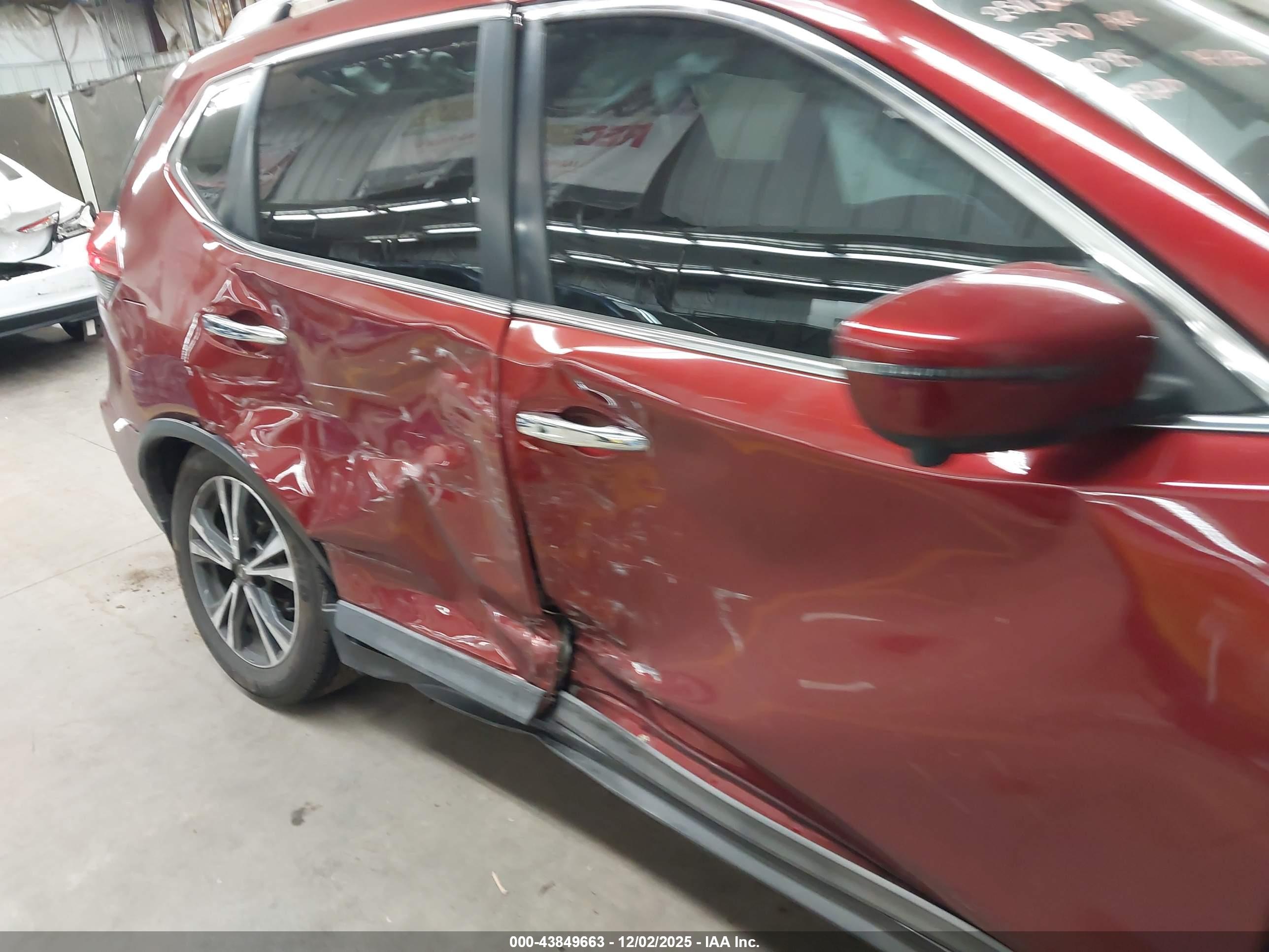 NISSAN ROGUE image 6