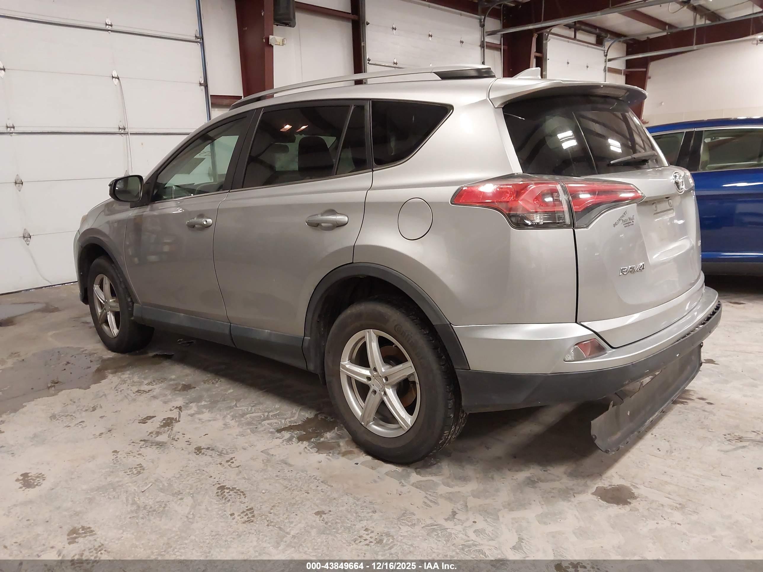 TOYOTA RAV4 image 3
