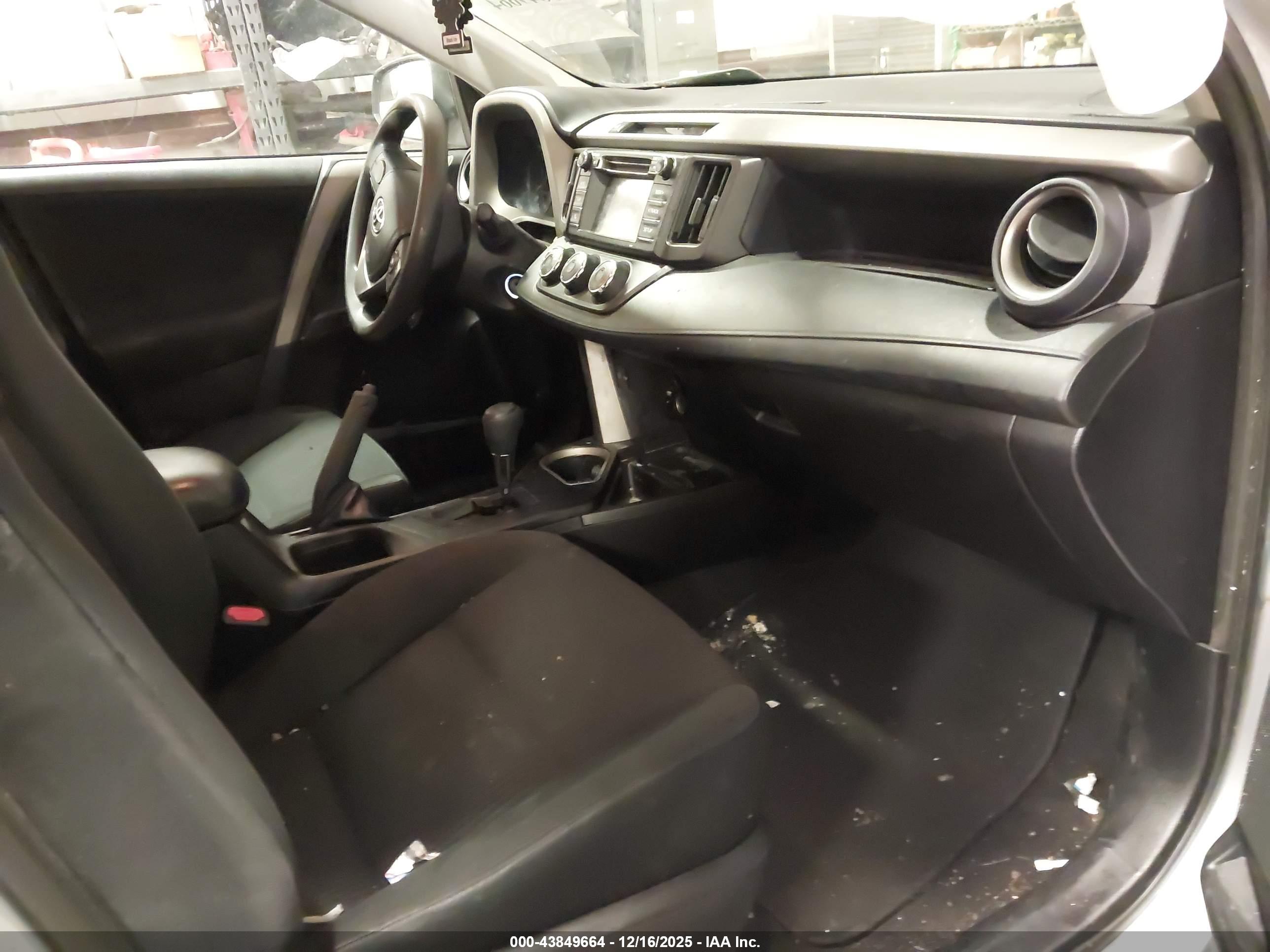 TOYOTA RAV4 image 5