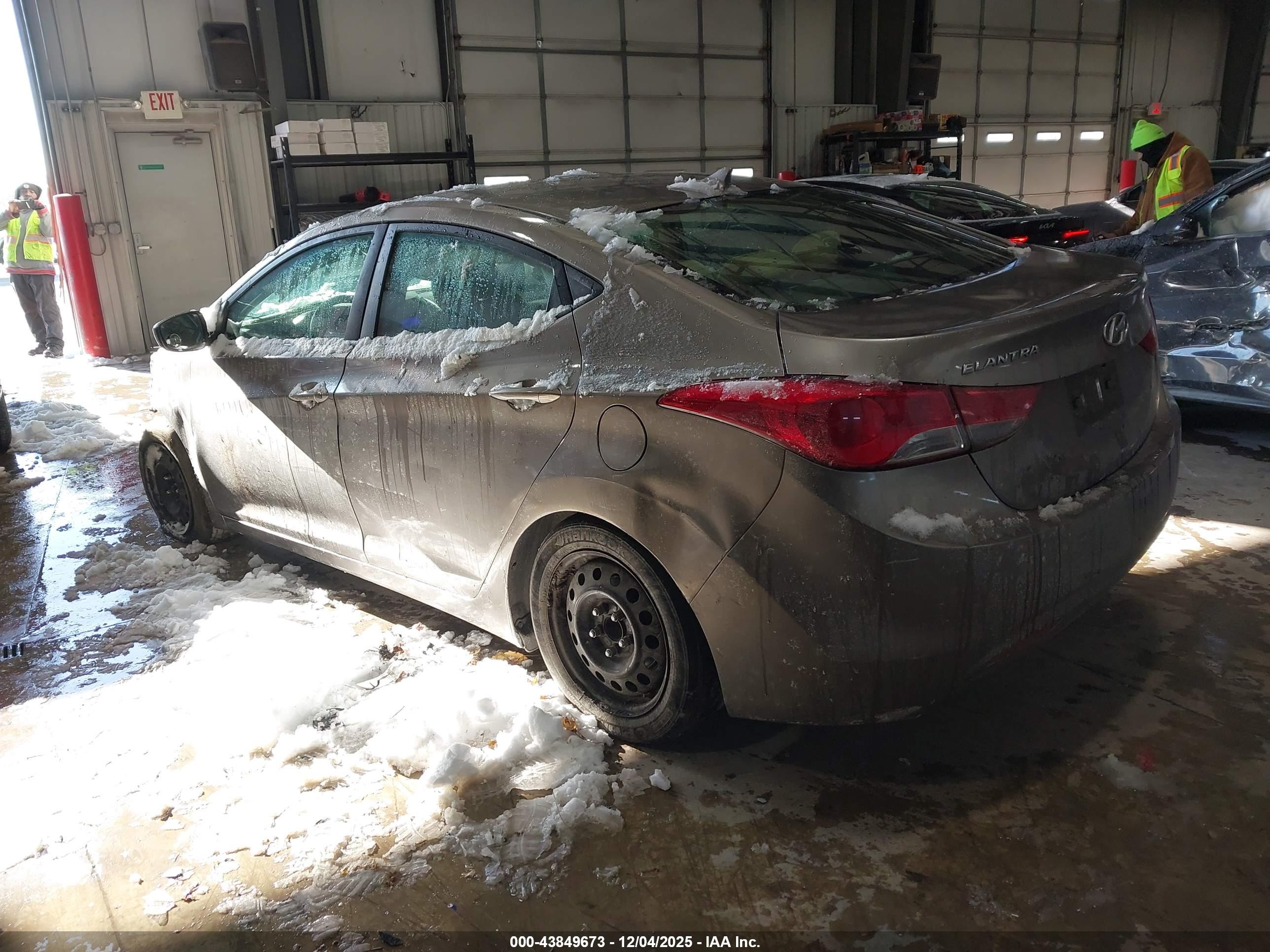 HYUNDAI ELANTRA image 3