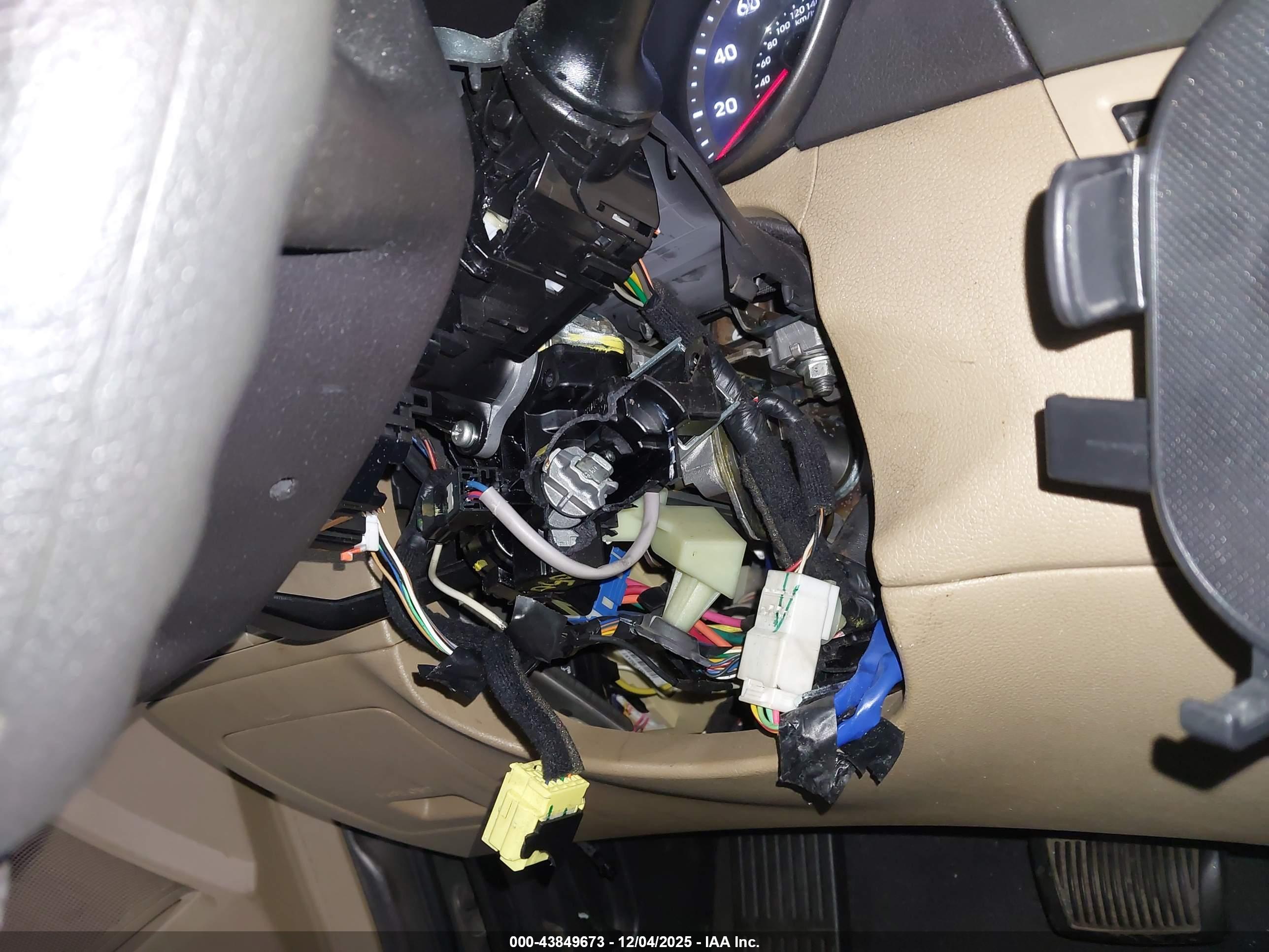HYUNDAI ELANTRA image 6