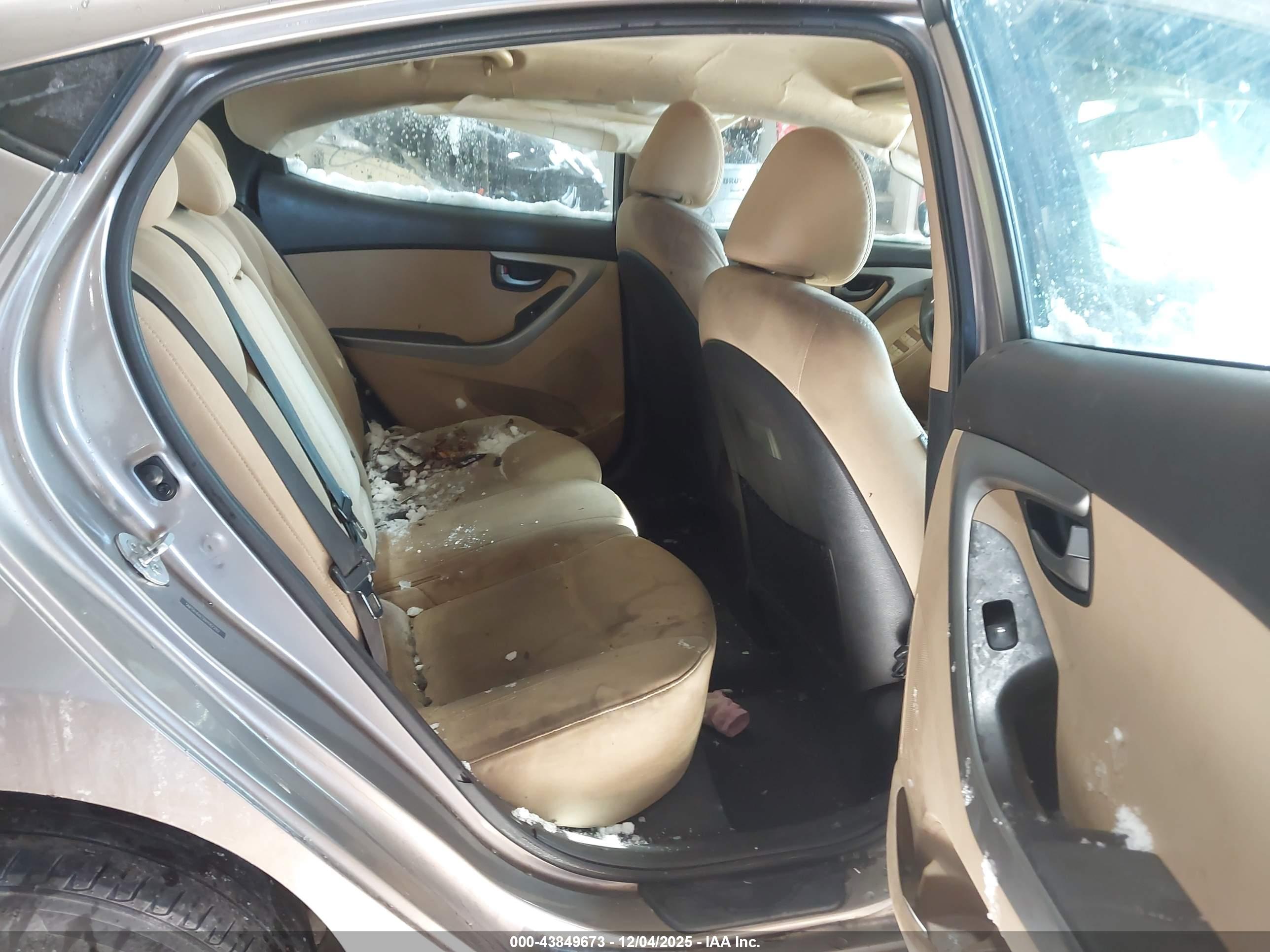 HYUNDAI ELANTRA image 8