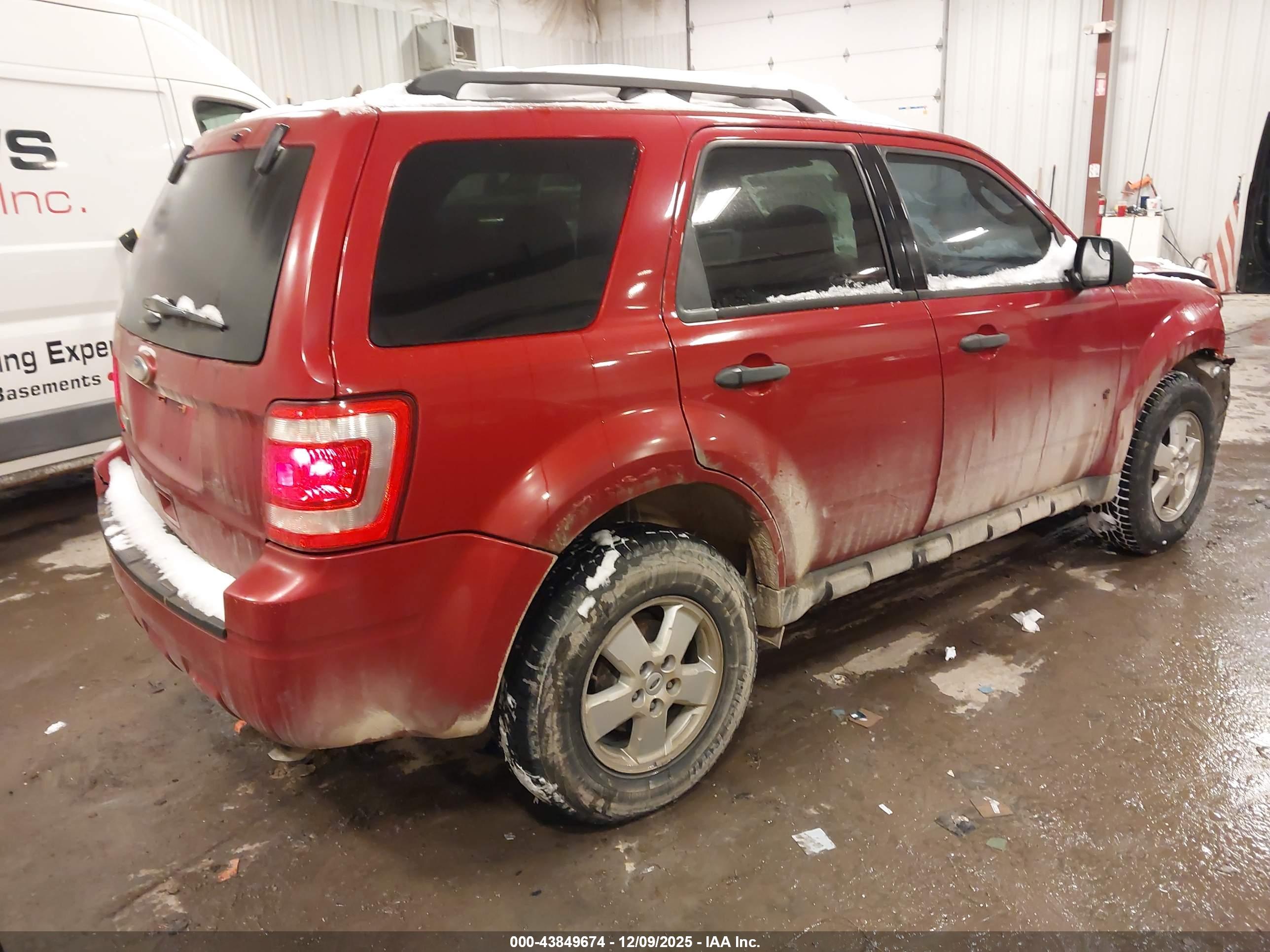FORD ESCAPE image 4