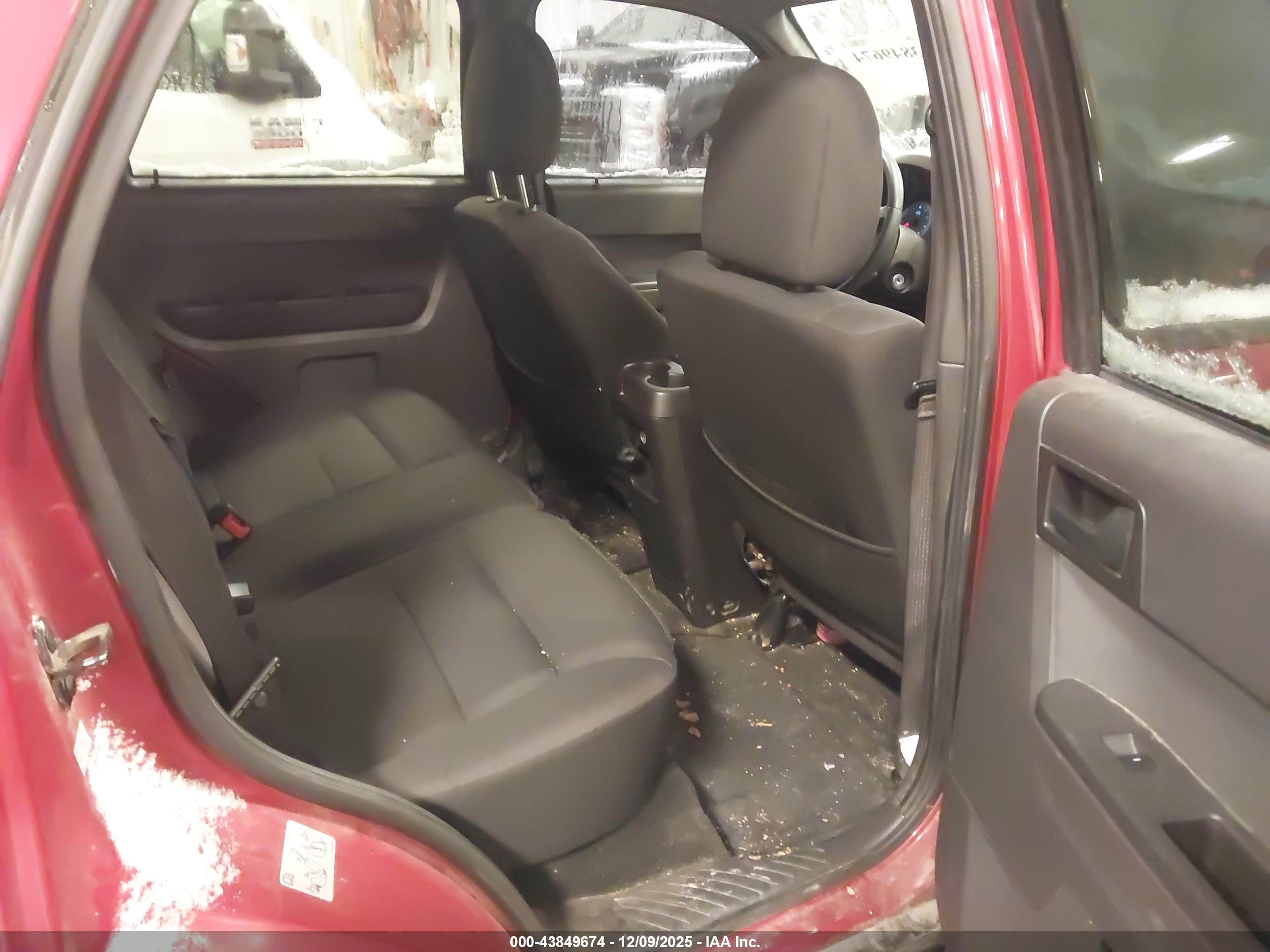 FORD ESCAPE image 8
