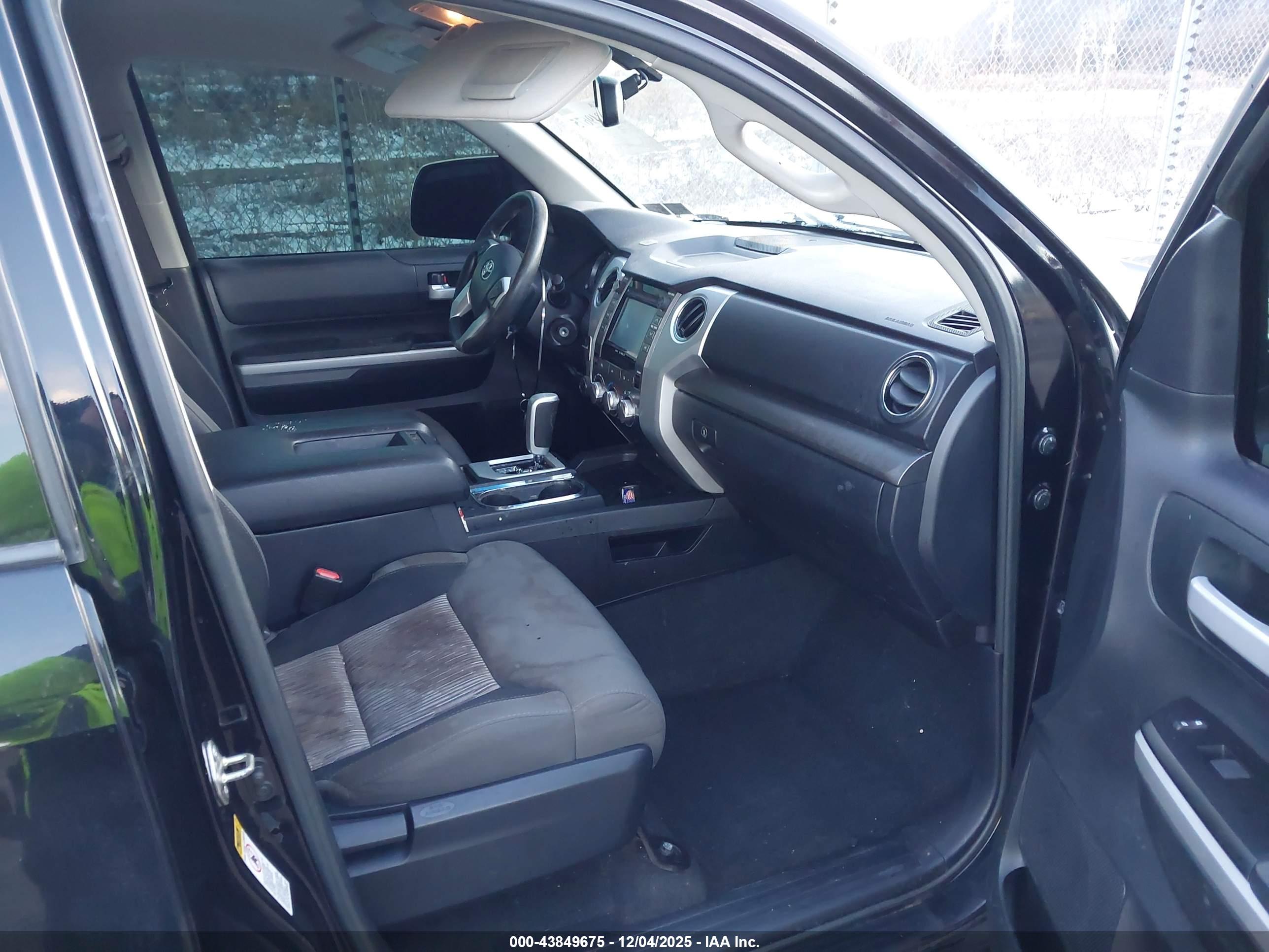 TOYOTA TUNDRA image 5