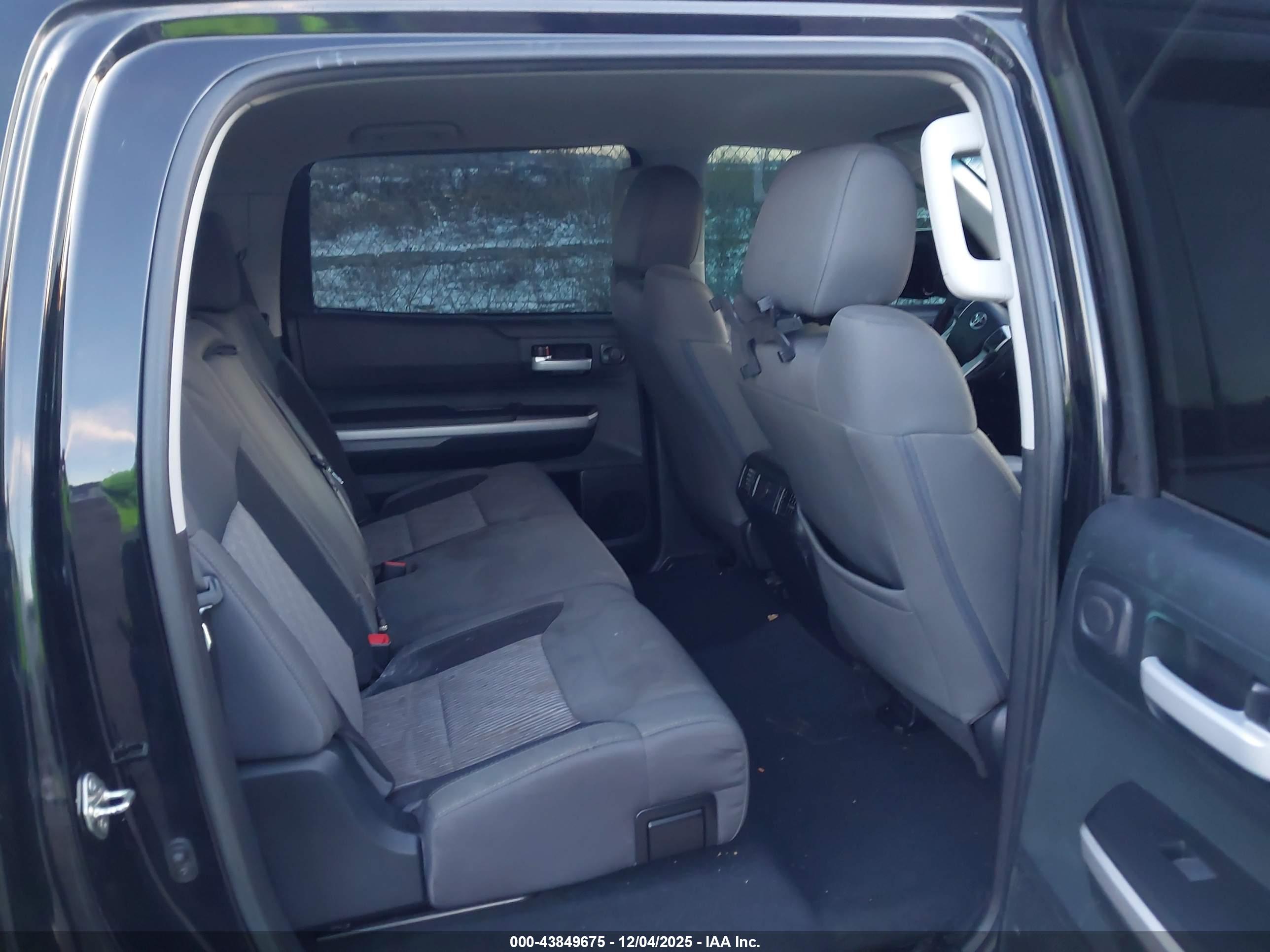 TOYOTA TUNDRA image 8