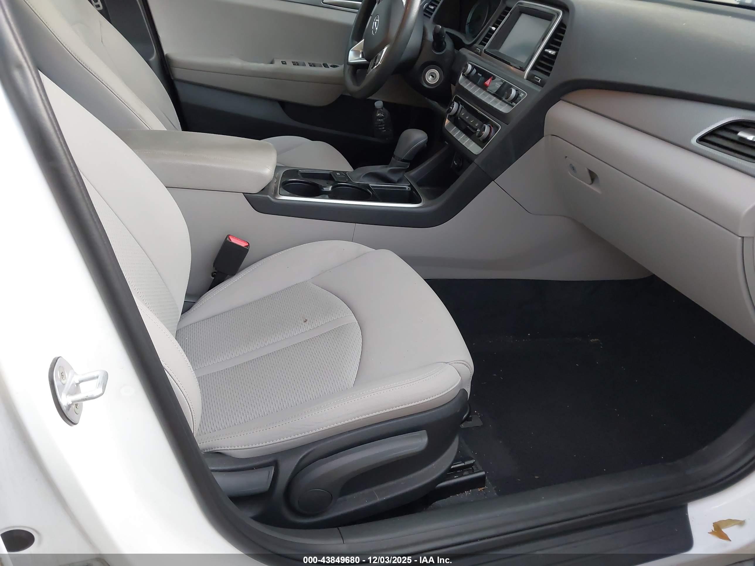 HYUNDAI SONATA image 5