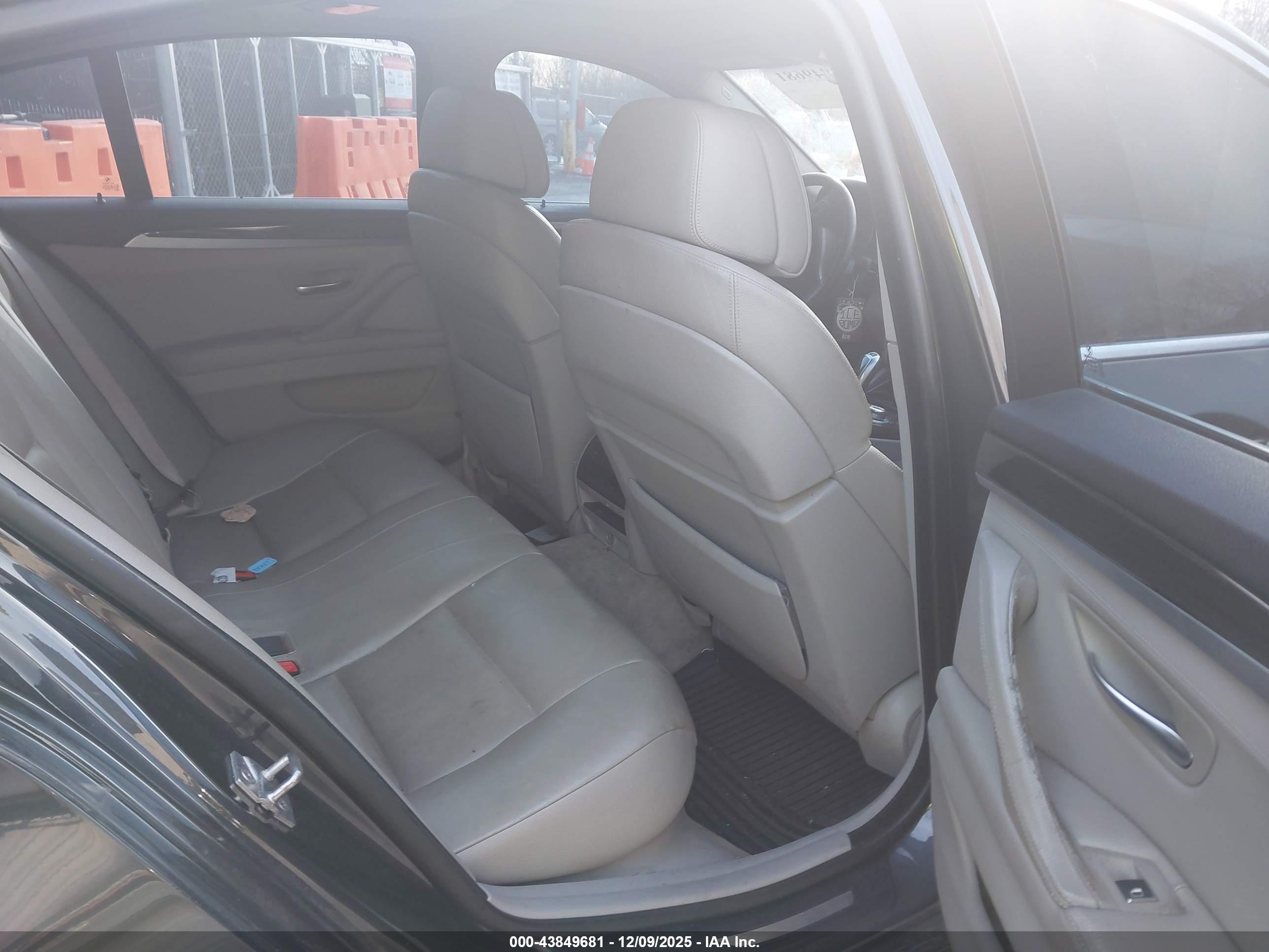 BMW 535I image 8