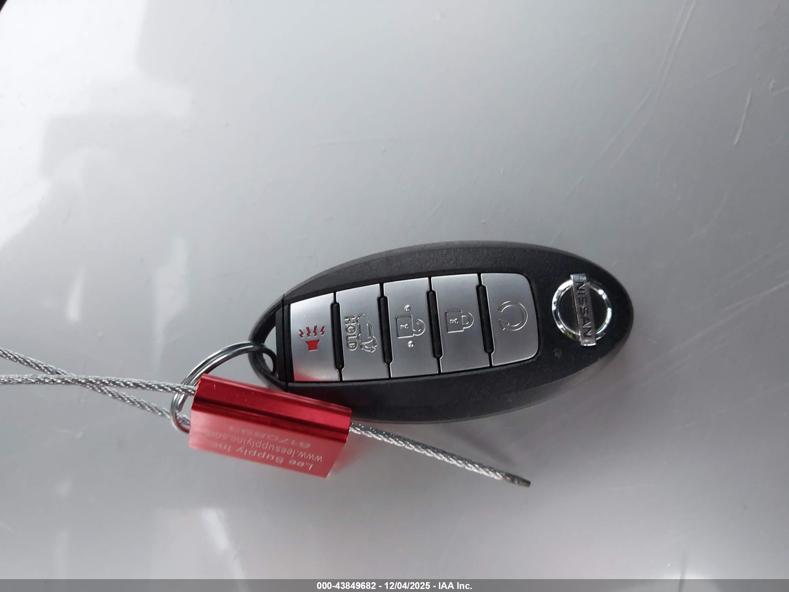 NISSAN ROGUE image 11