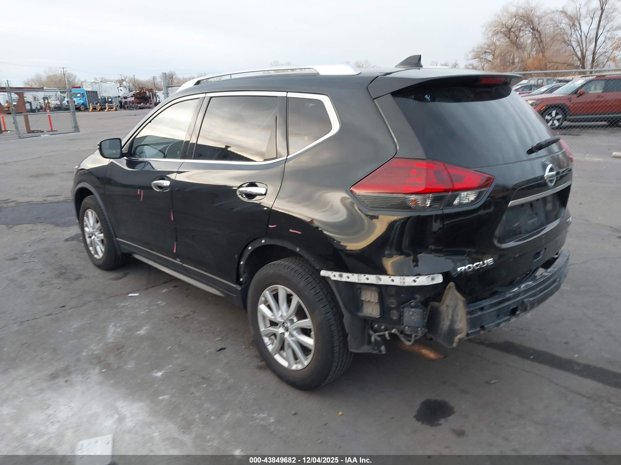 NISSAN ROGUE image 3