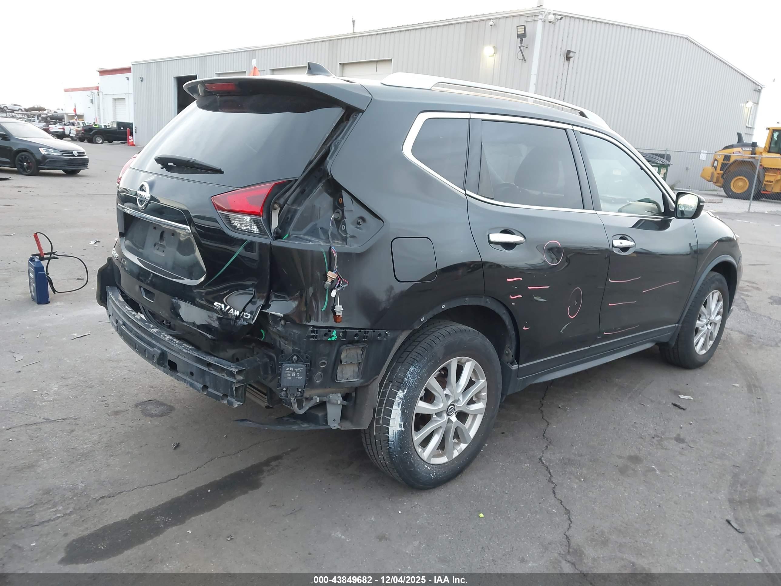 NISSAN ROGUE image 4