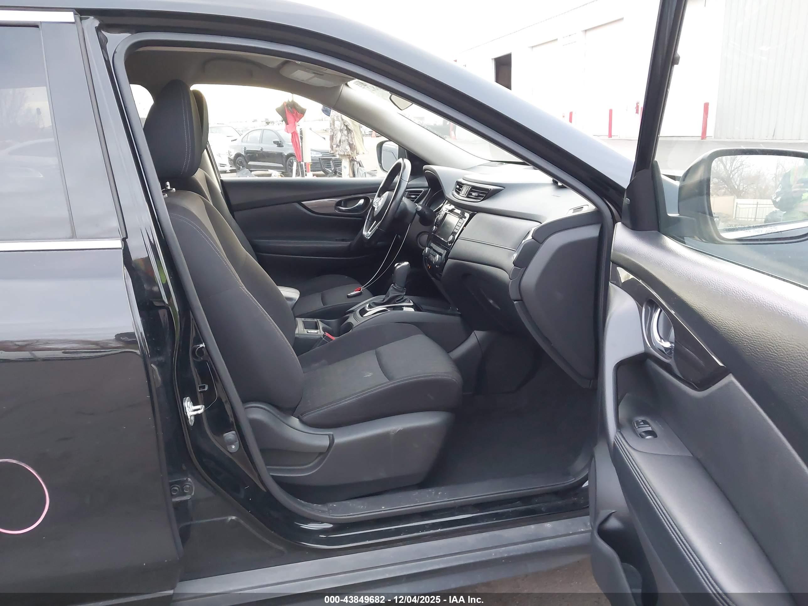 NISSAN ROGUE image 5
