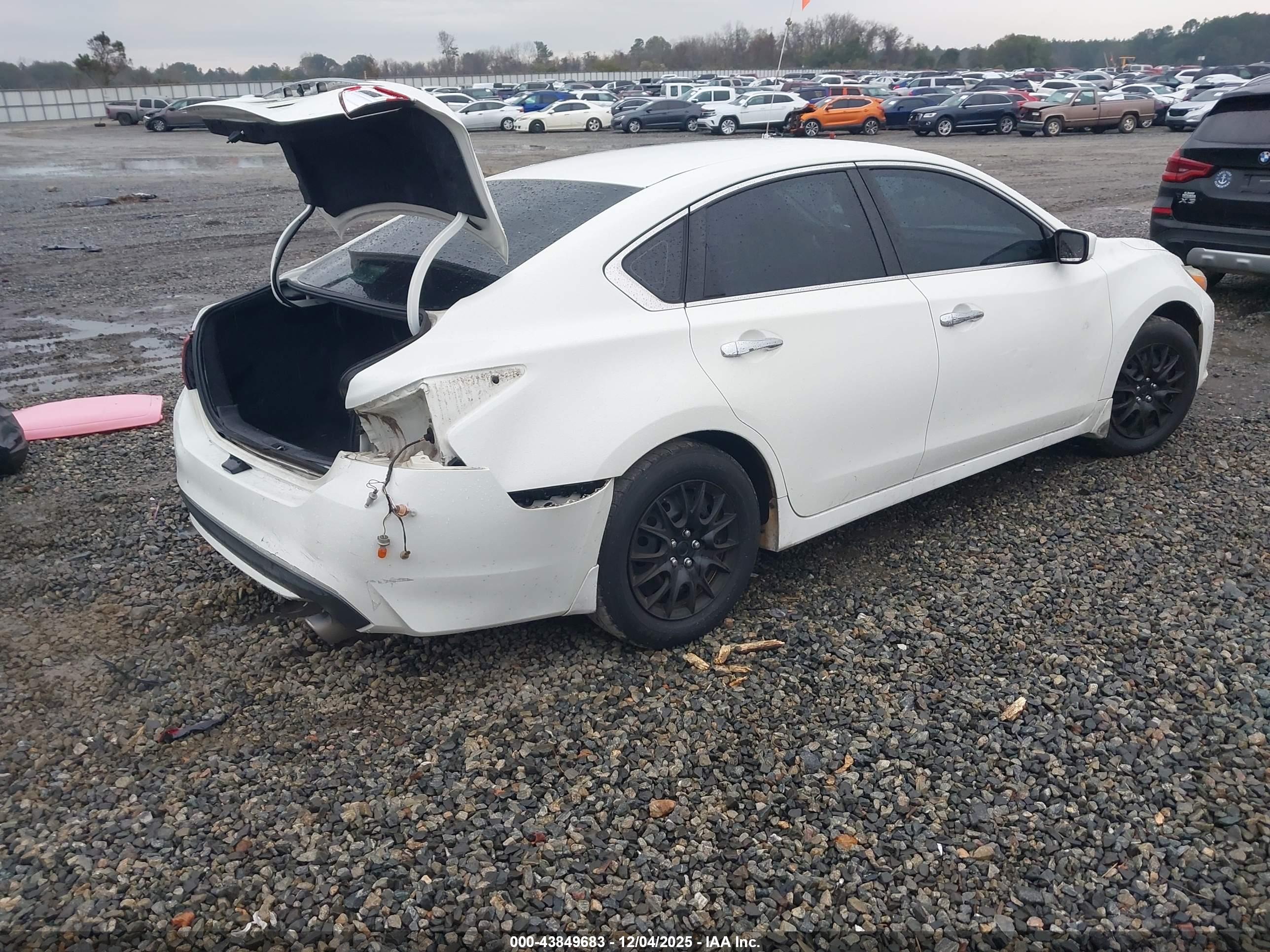 NISSAN ALTIMA image 4