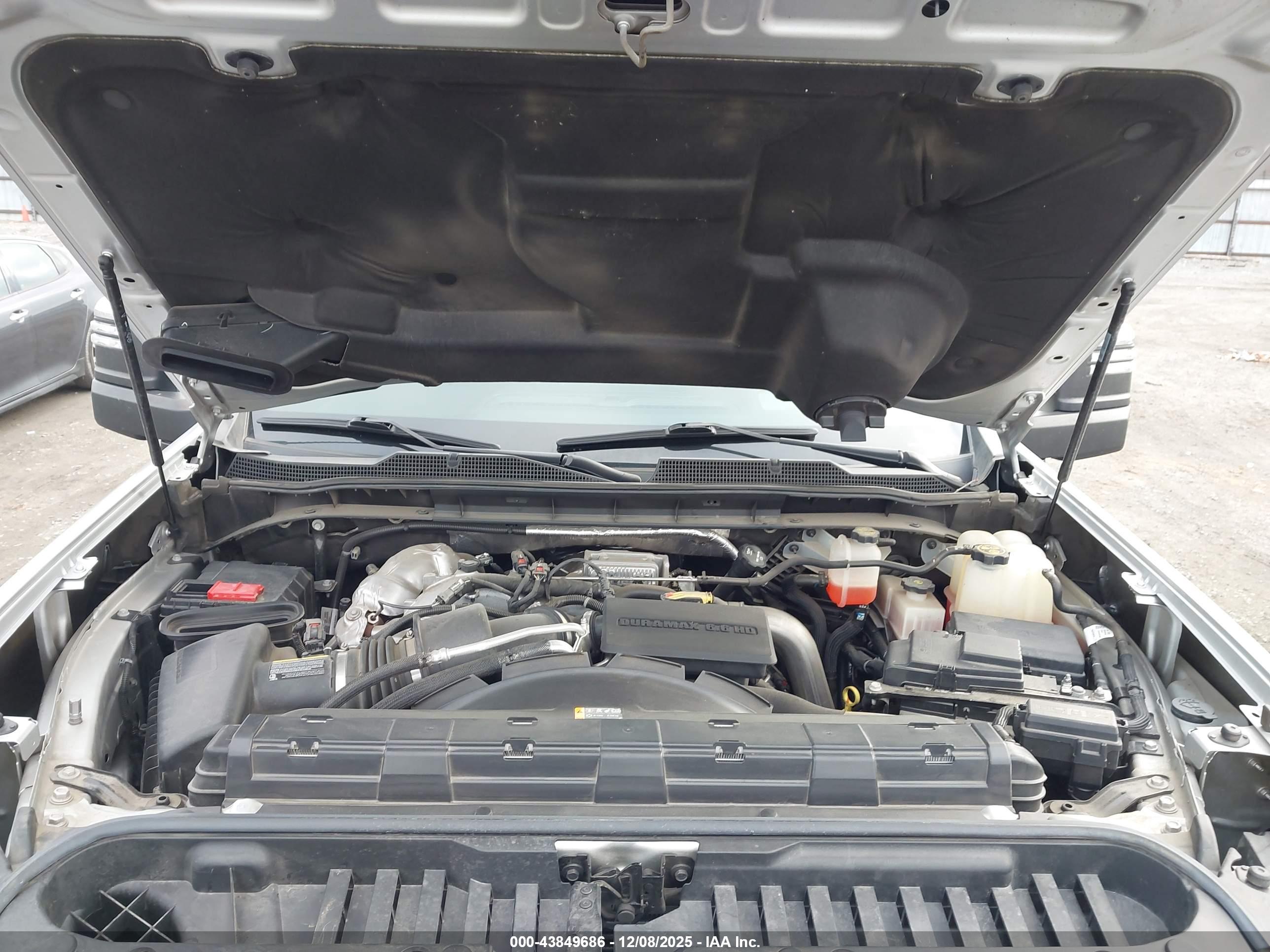 CHEVROLET SILVERADO image 10