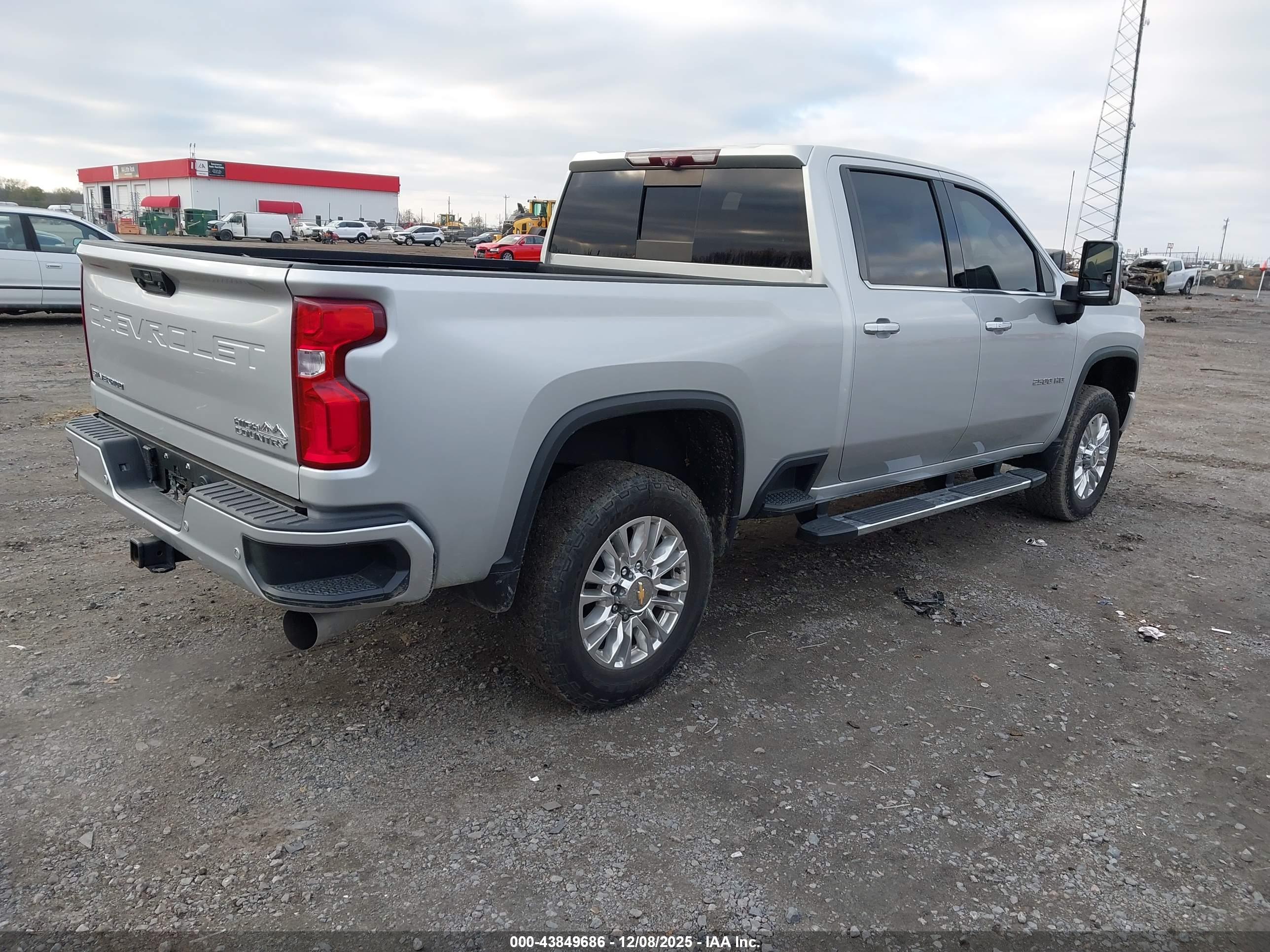 CHEVROLET SILVERADO image 4