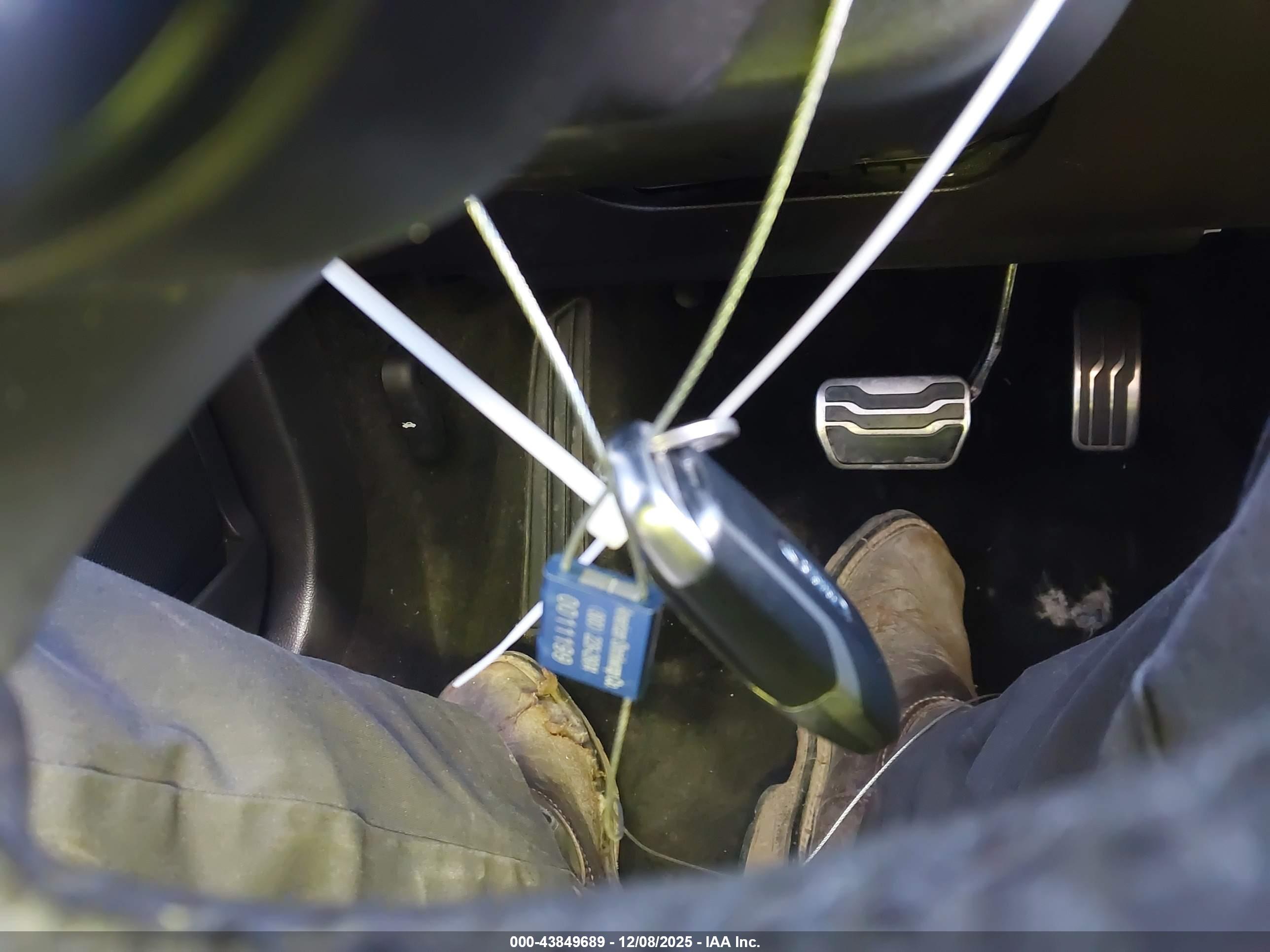 FORD FUSION image 11