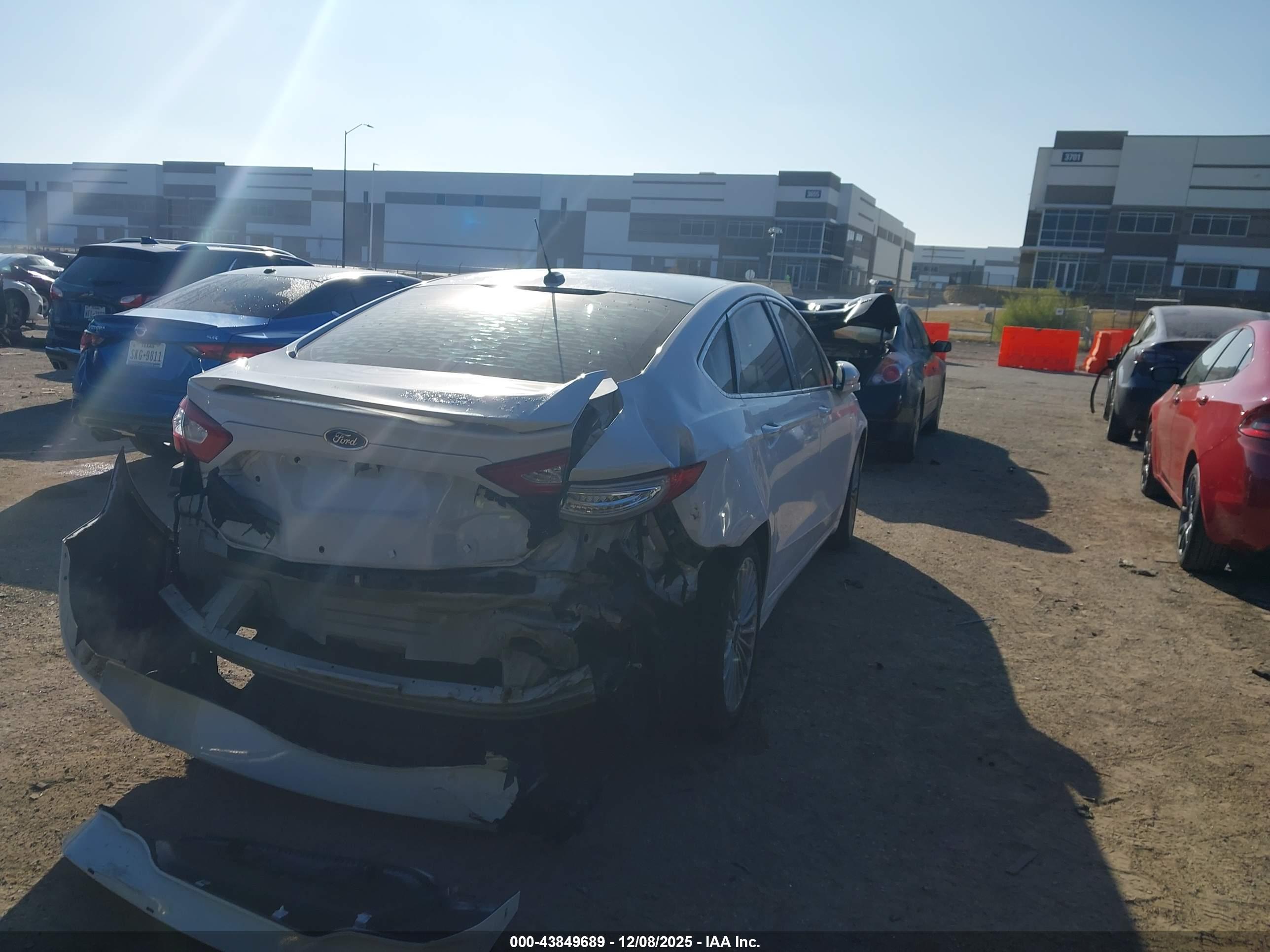 FORD FUSION image 4