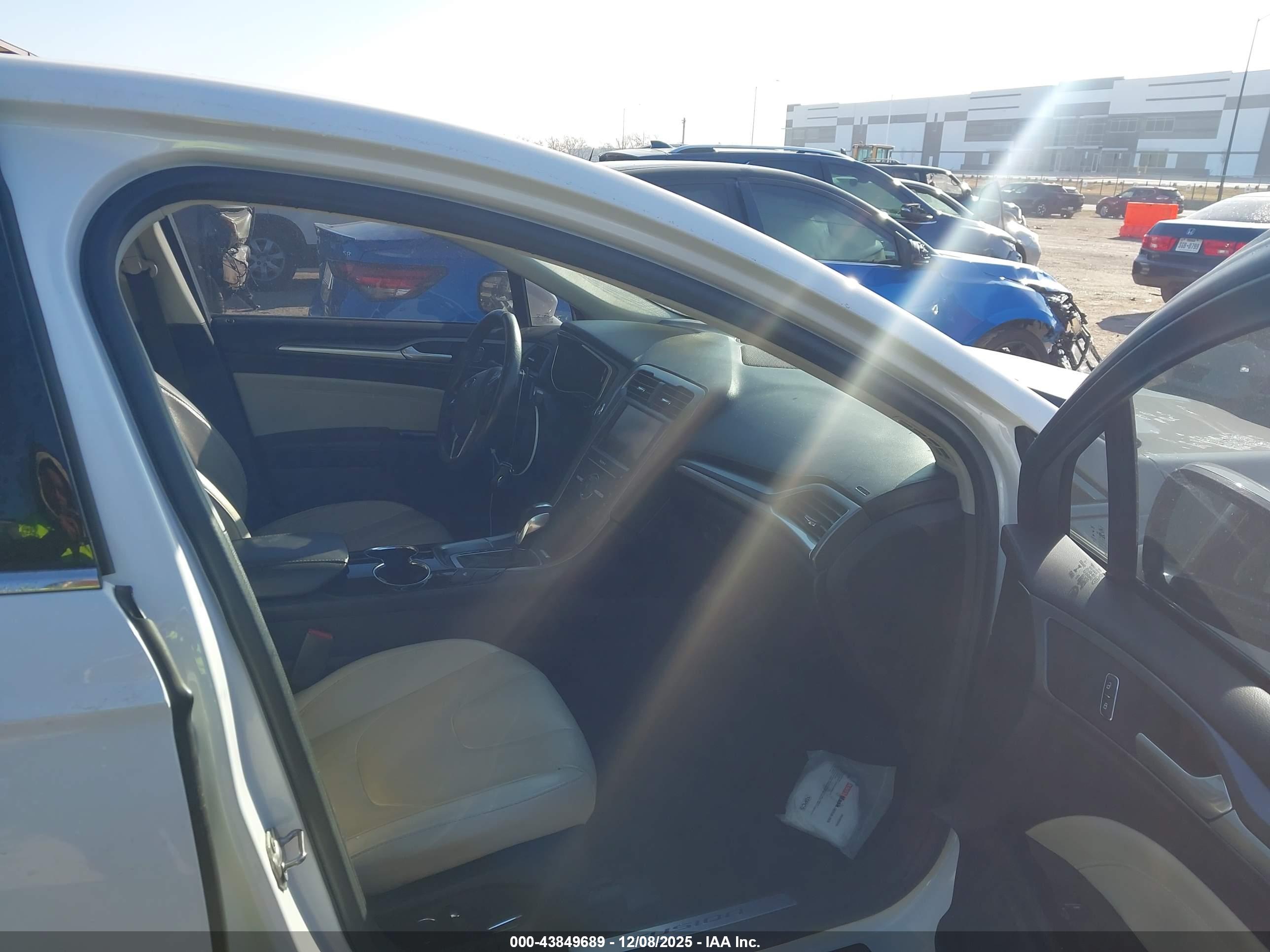 FORD FUSION image 5