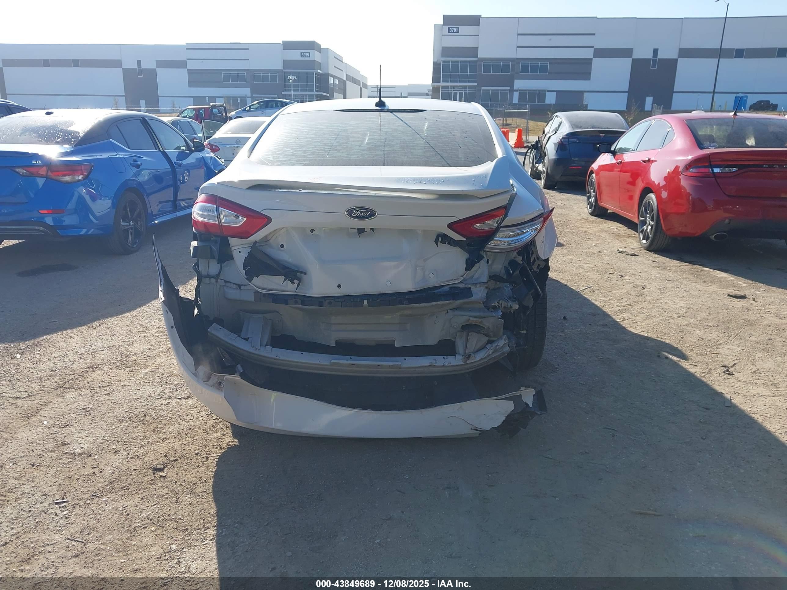 FORD FUSION image 6