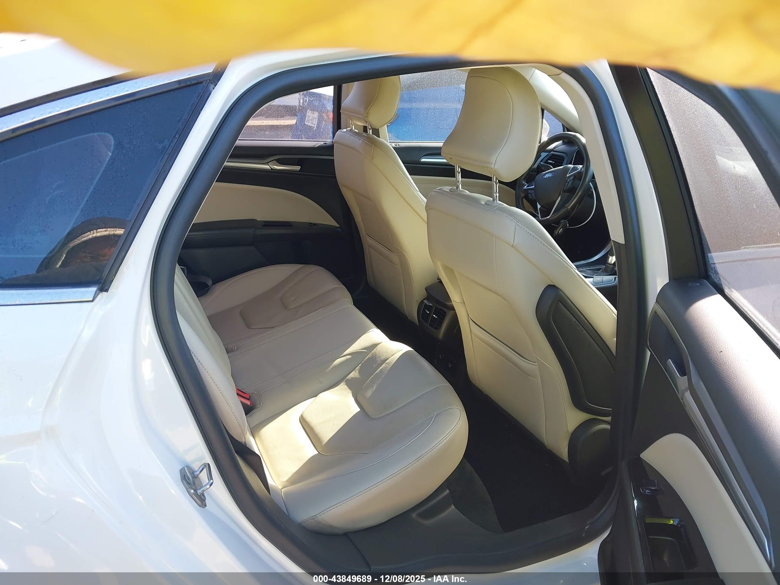 FORD FUSION image 8