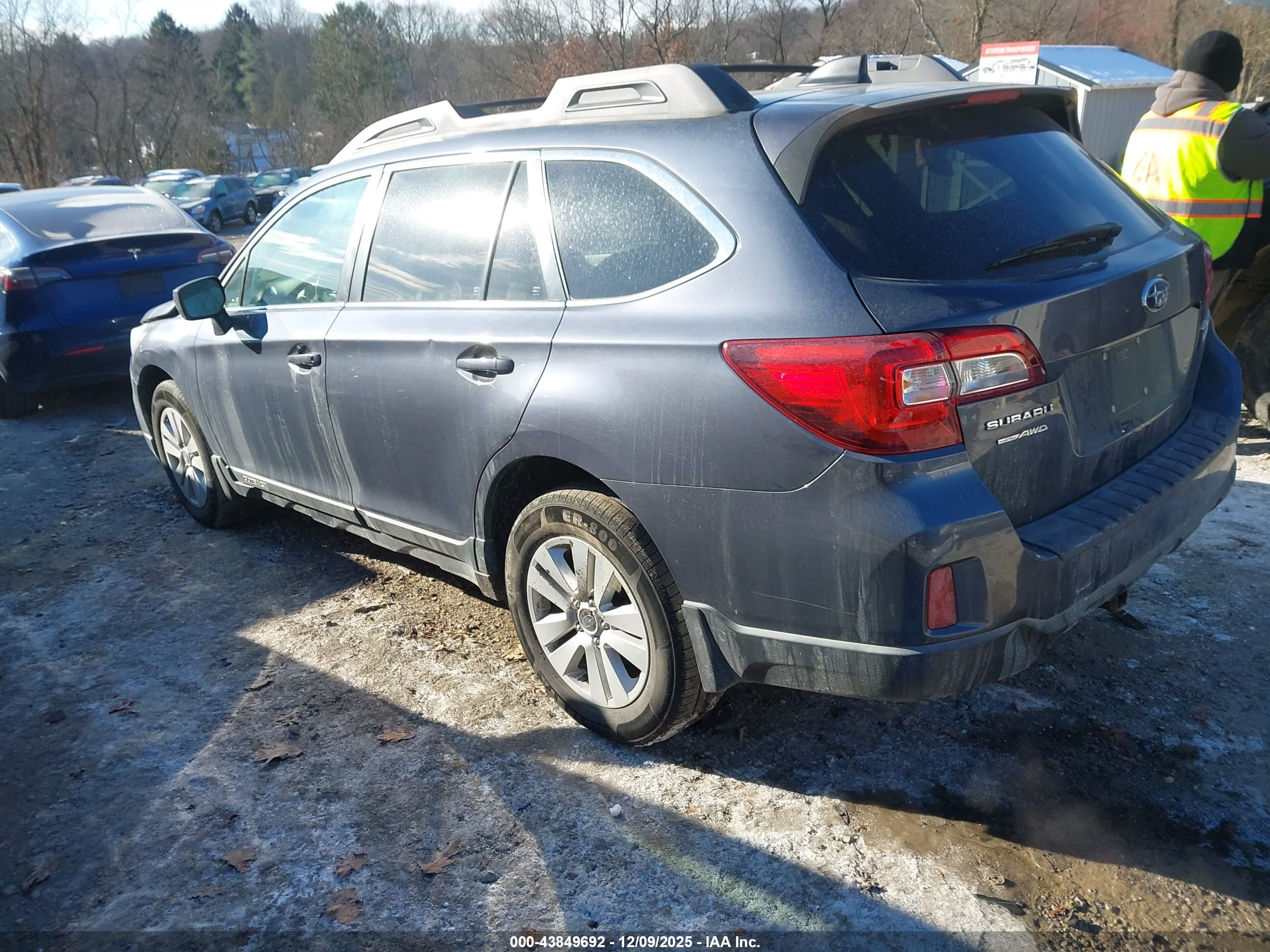 SUBARU OUTBACK image 3