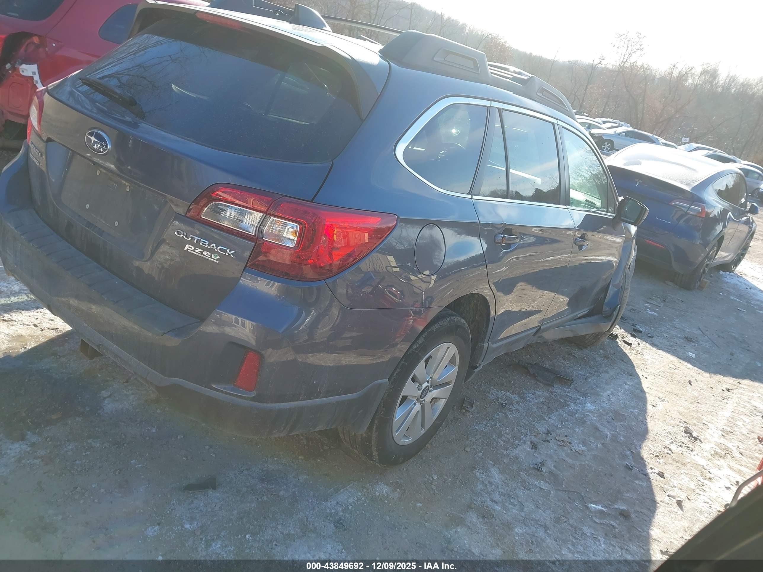 SUBARU OUTBACK image 4