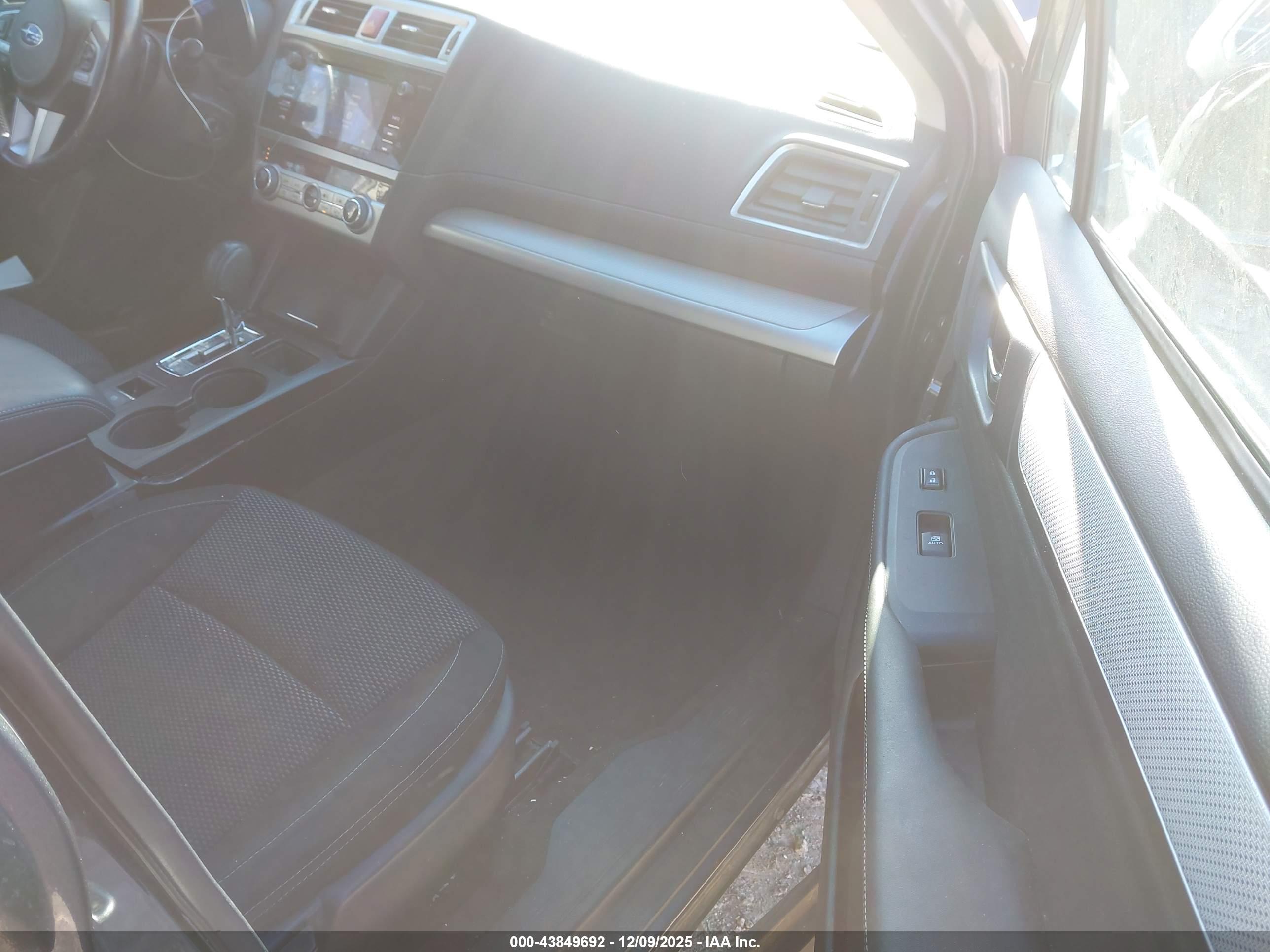 SUBARU OUTBACK image 5