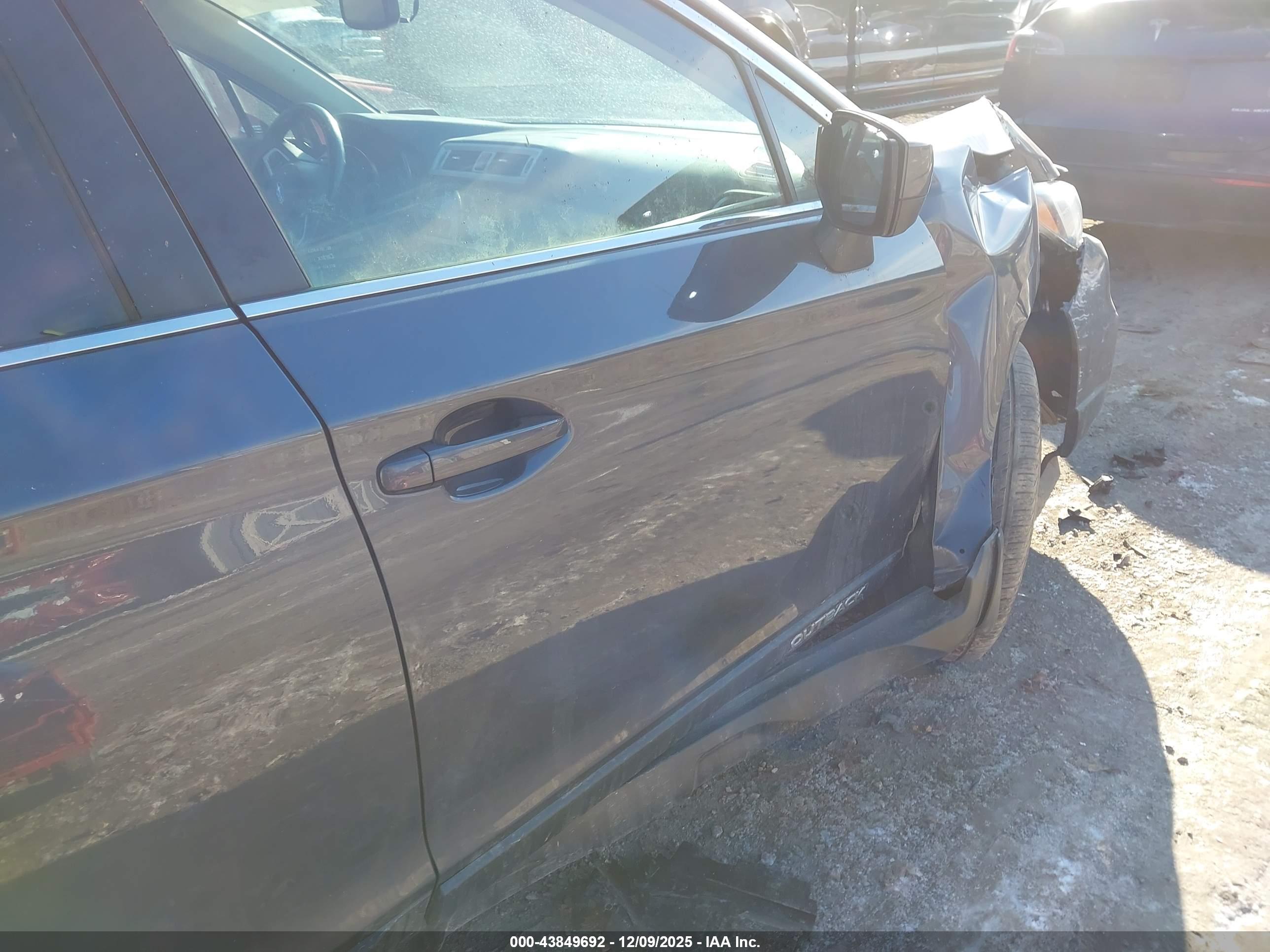 SUBARU OUTBACK image 6