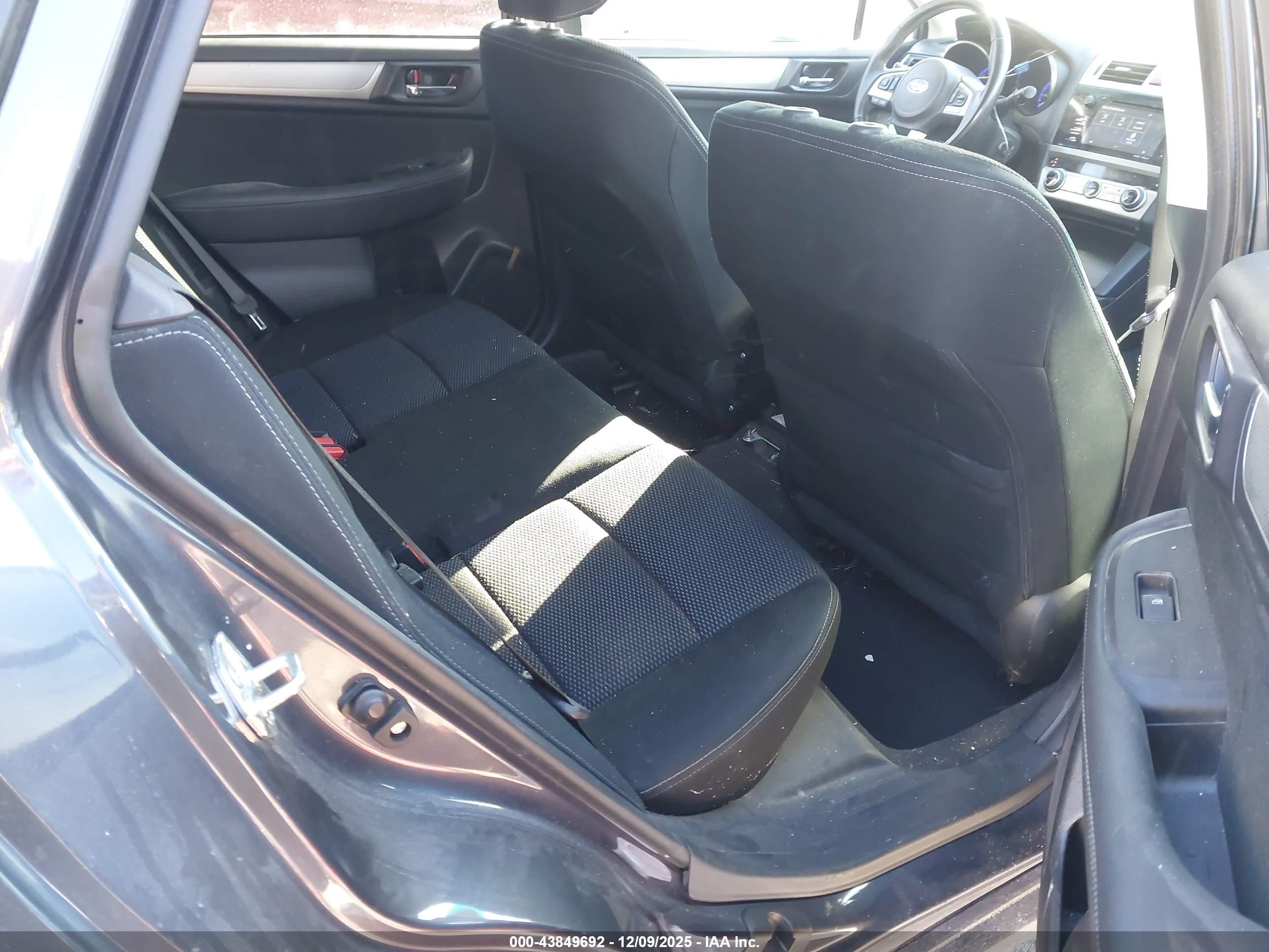 SUBARU OUTBACK image 8