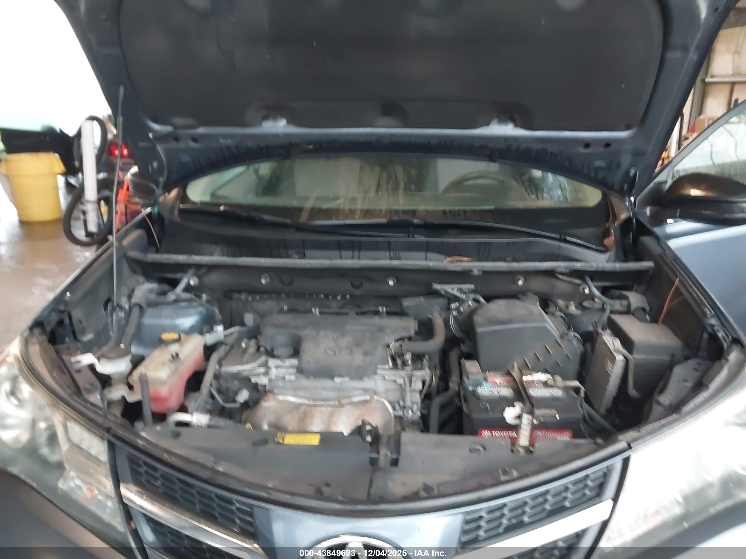 TOYOTA RAV4 image 10