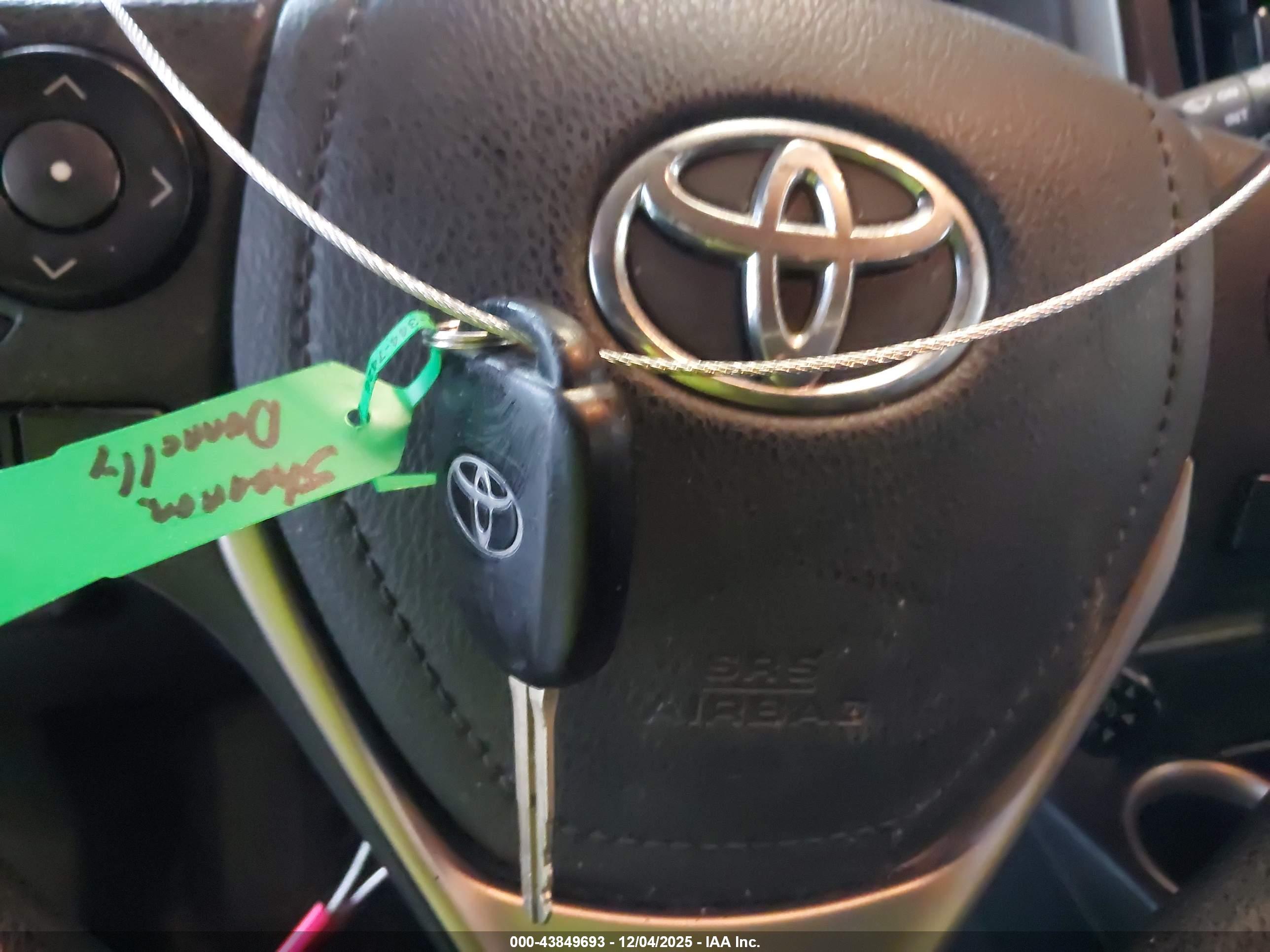 TOYOTA RAV4 image 11