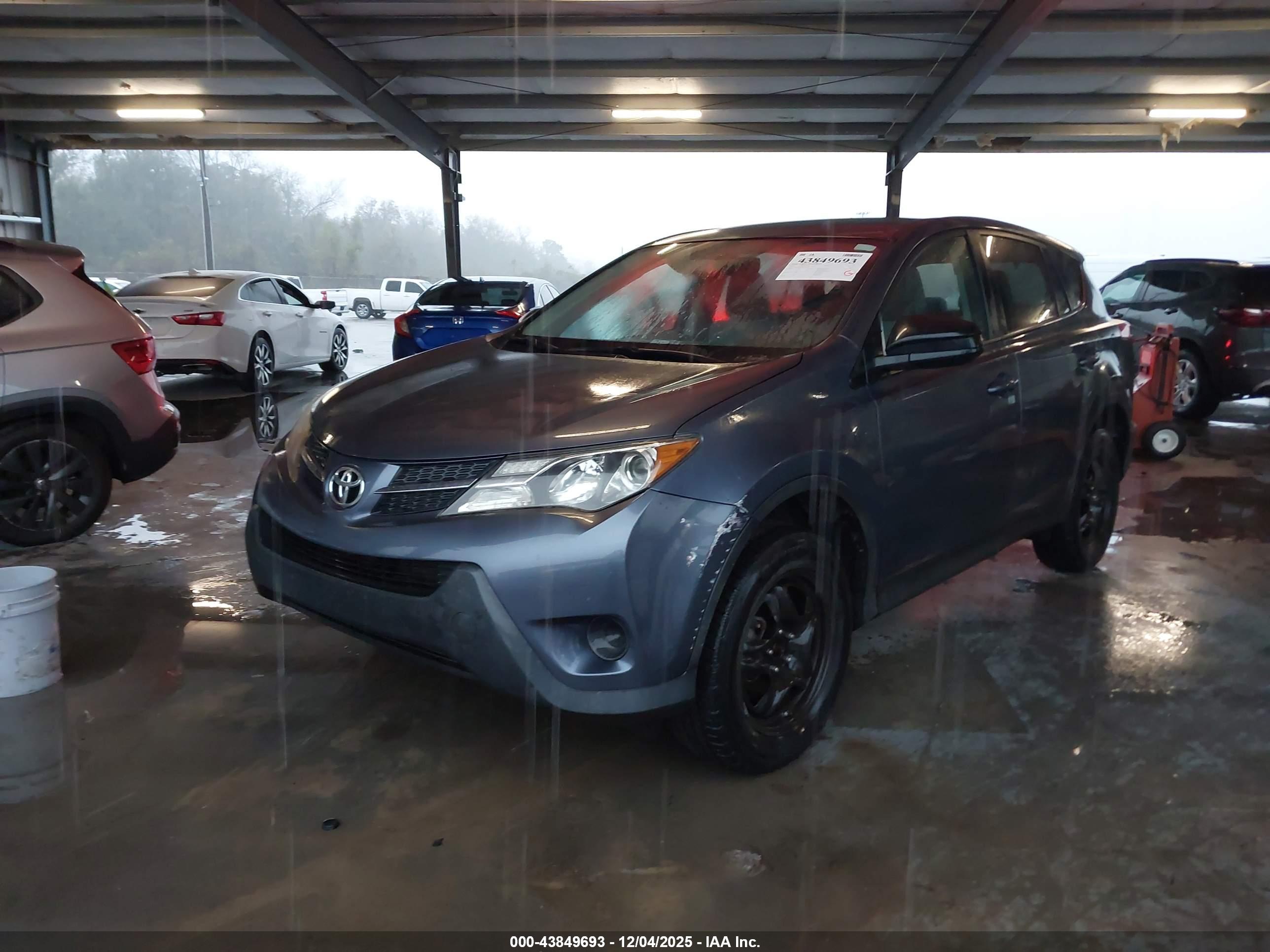 TOYOTA RAV4 image 2