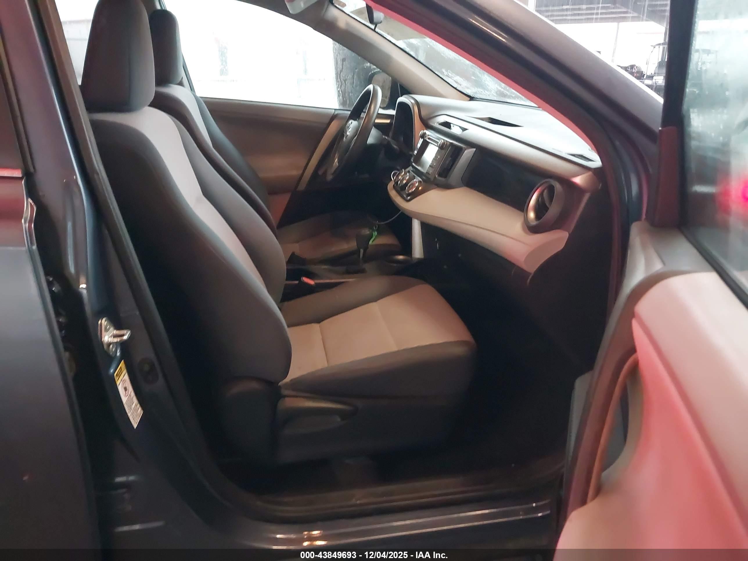 TOYOTA RAV4 image 5