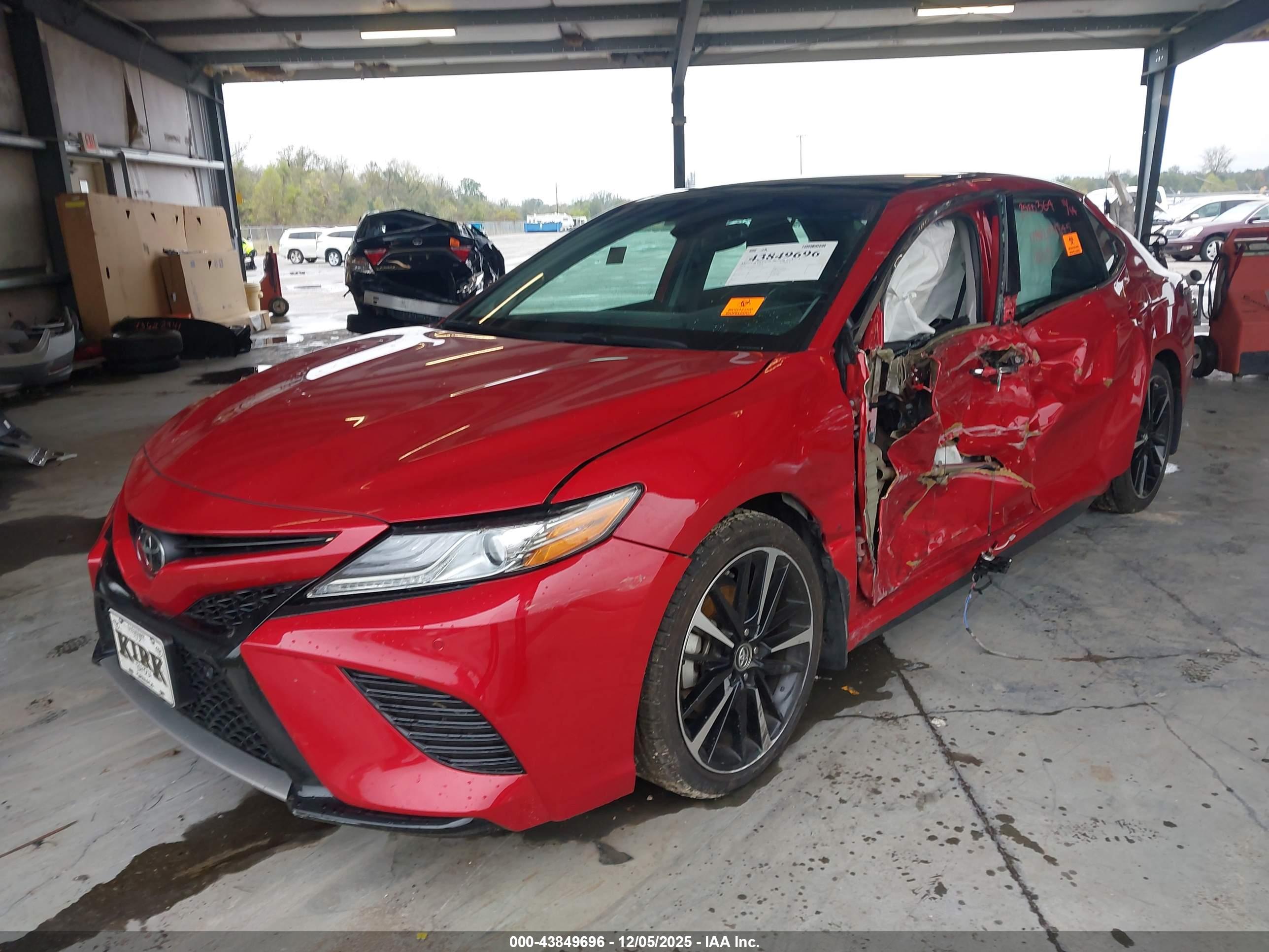 TOYOTA CAMRY image 2