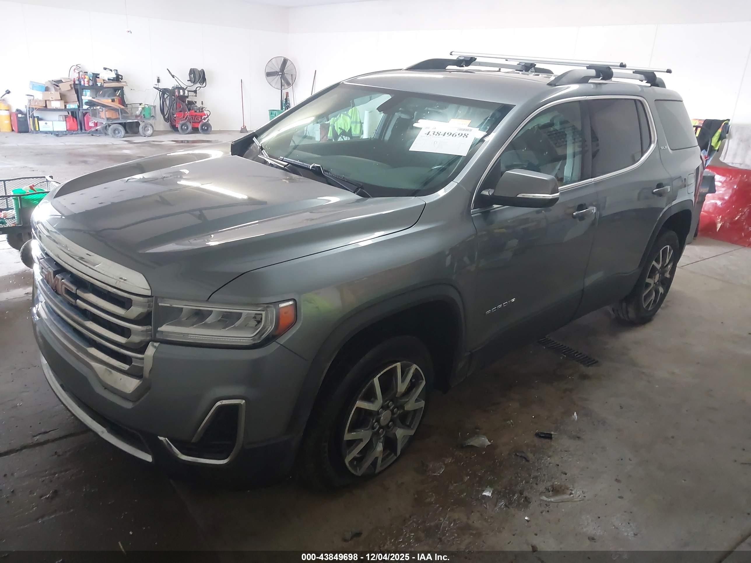 GMC ACADIA image 2