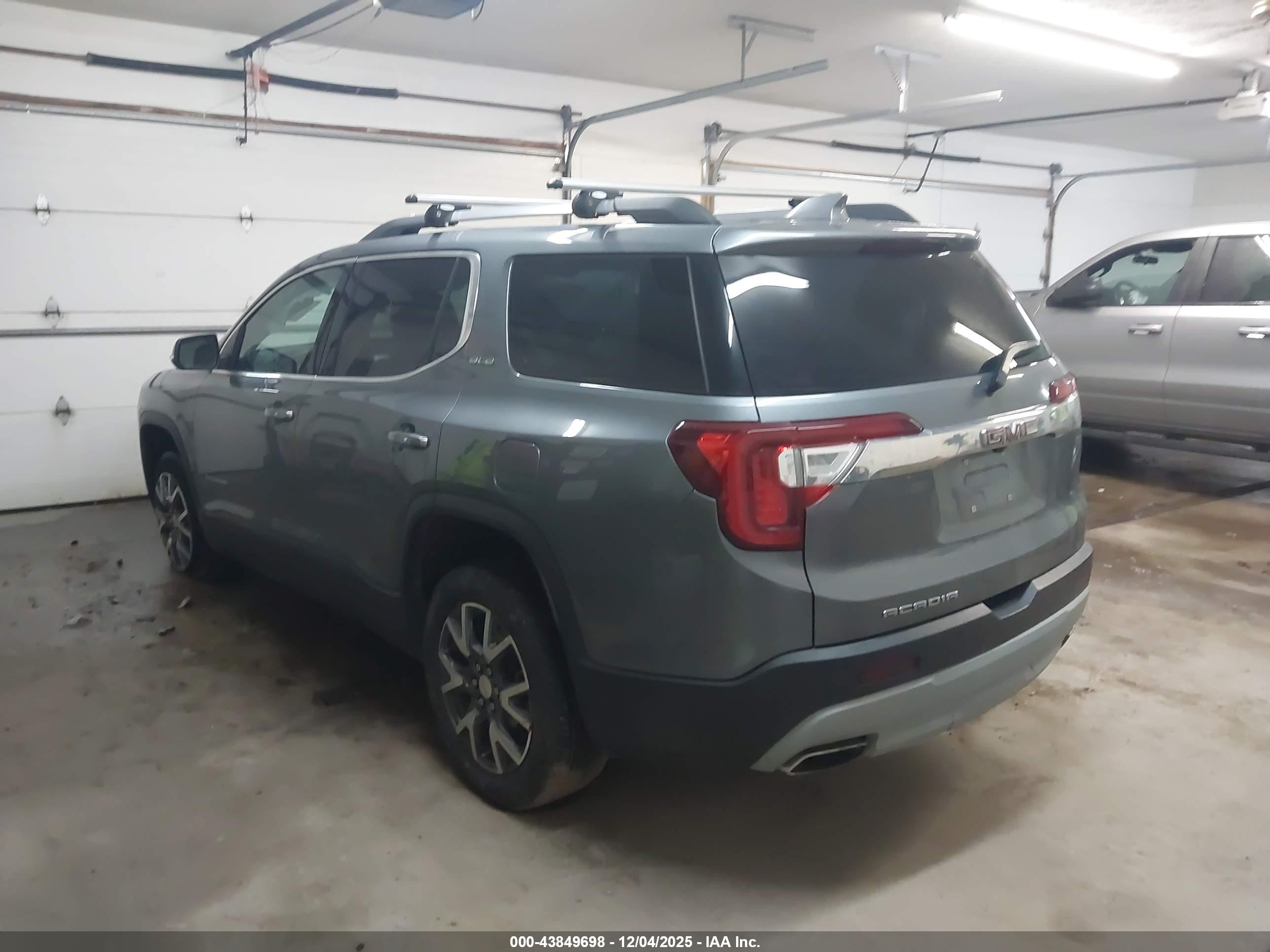 GMC ACADIA image 3