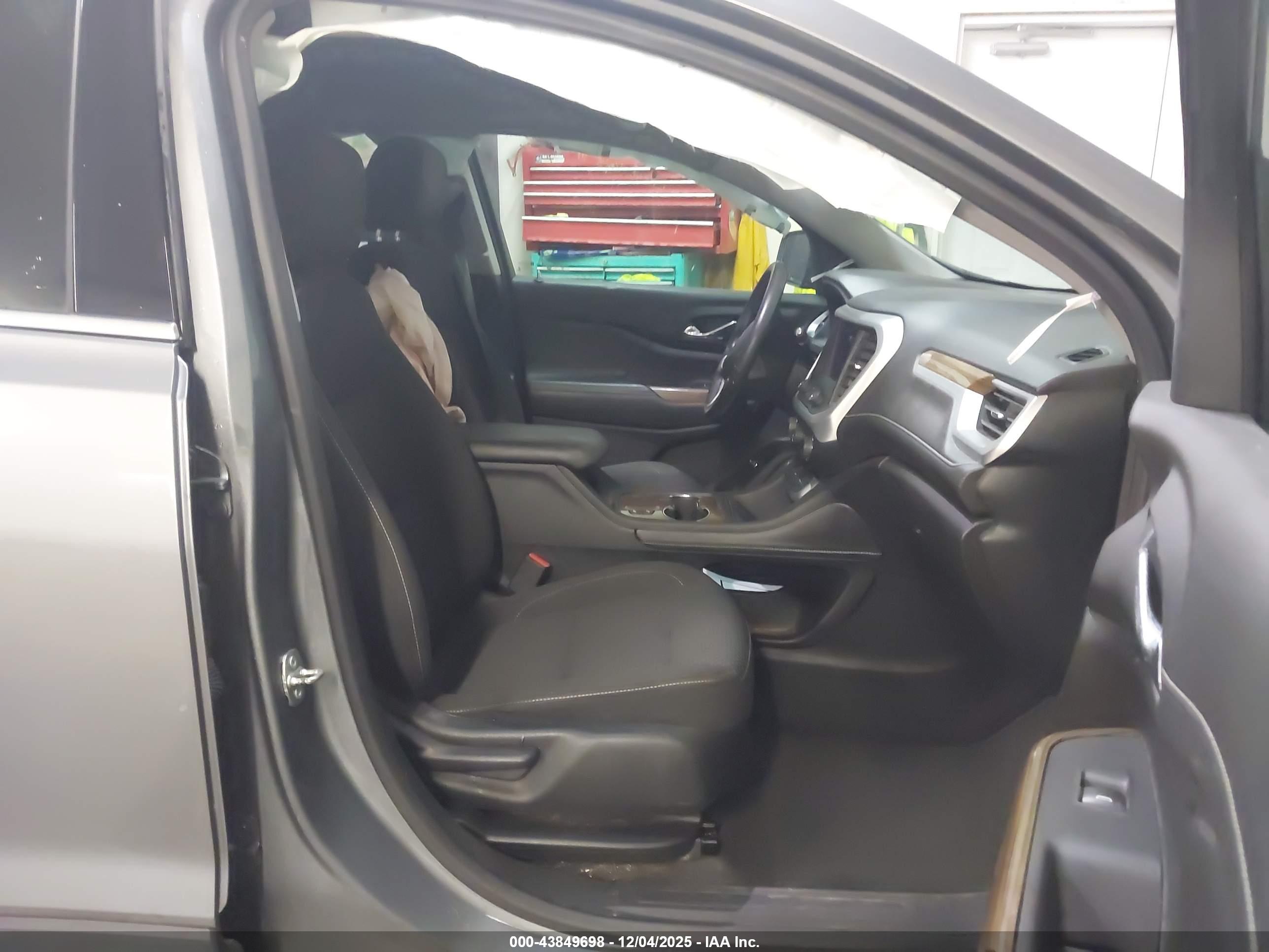 GMC ACADIA image 5
