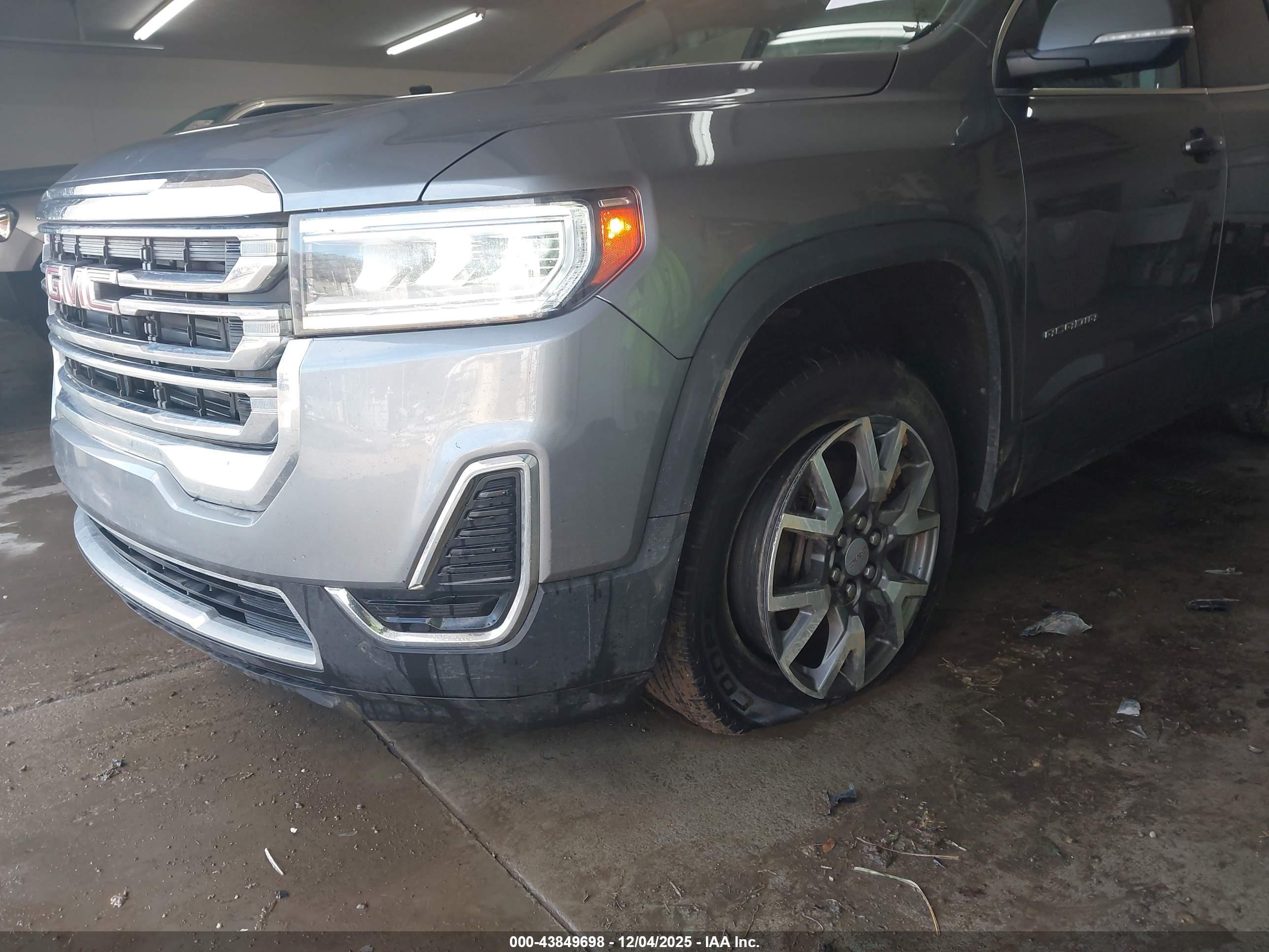 GMC ACADIA image 6