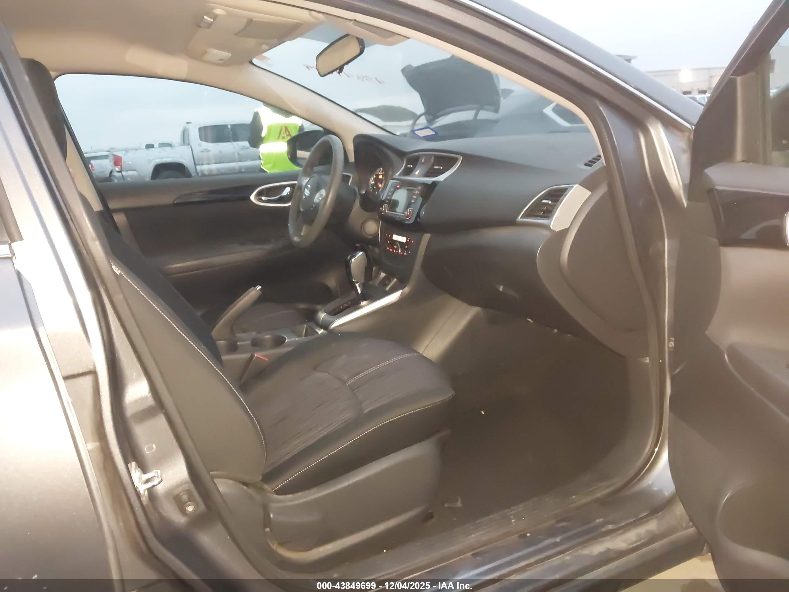 NISSAN SENTRA image 5