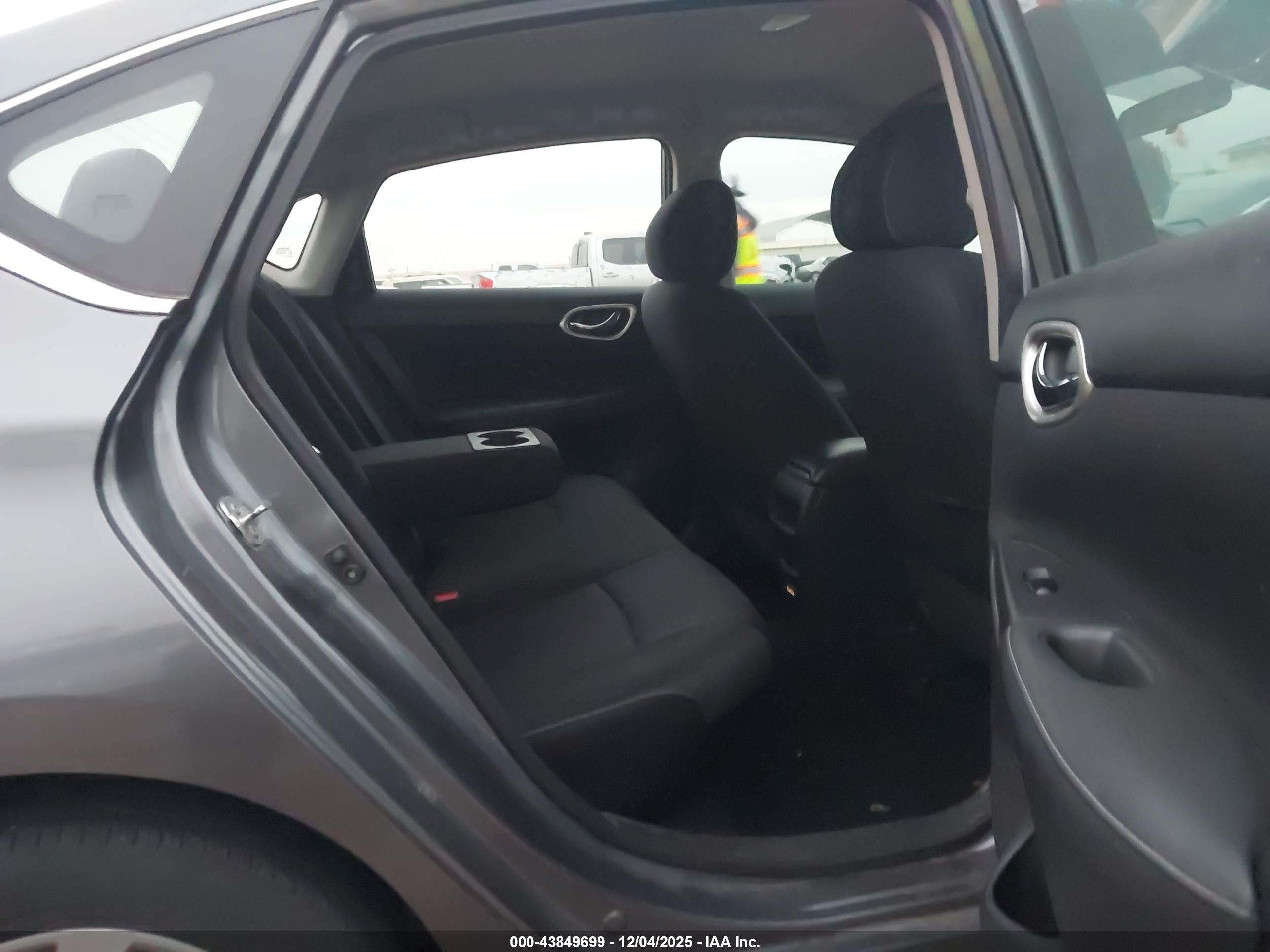 NISSAN SENTRA image 8